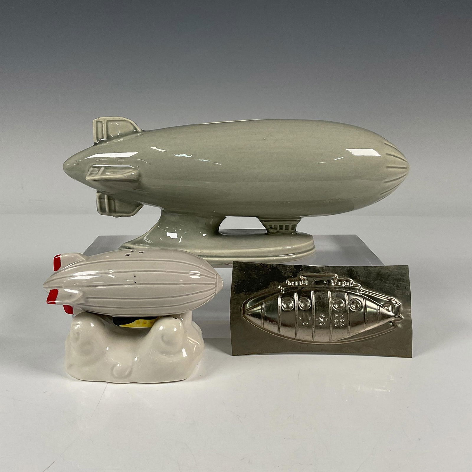 Blimp Airships Salt and Pepper Shaker and Coin Bank (1 of 13)