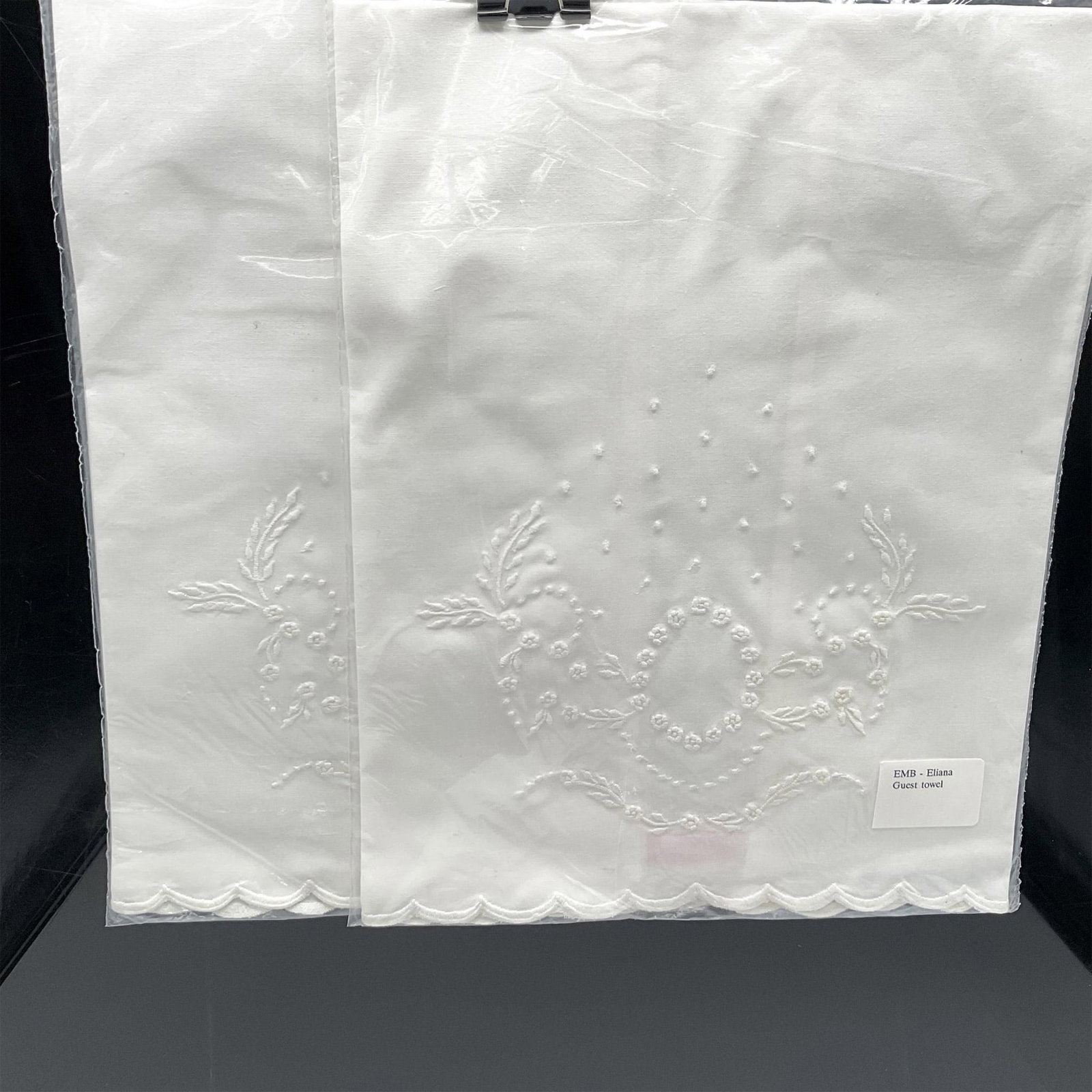 2pc Monica Noel Guest Towels, Eliana: New in original packaging. Ivory linen with embroidered design and scalloped finished edge. Monica Noel tag. Measurements are estimates due to sealed packaging. Issued: 21st century Dimensions: 24"L x
