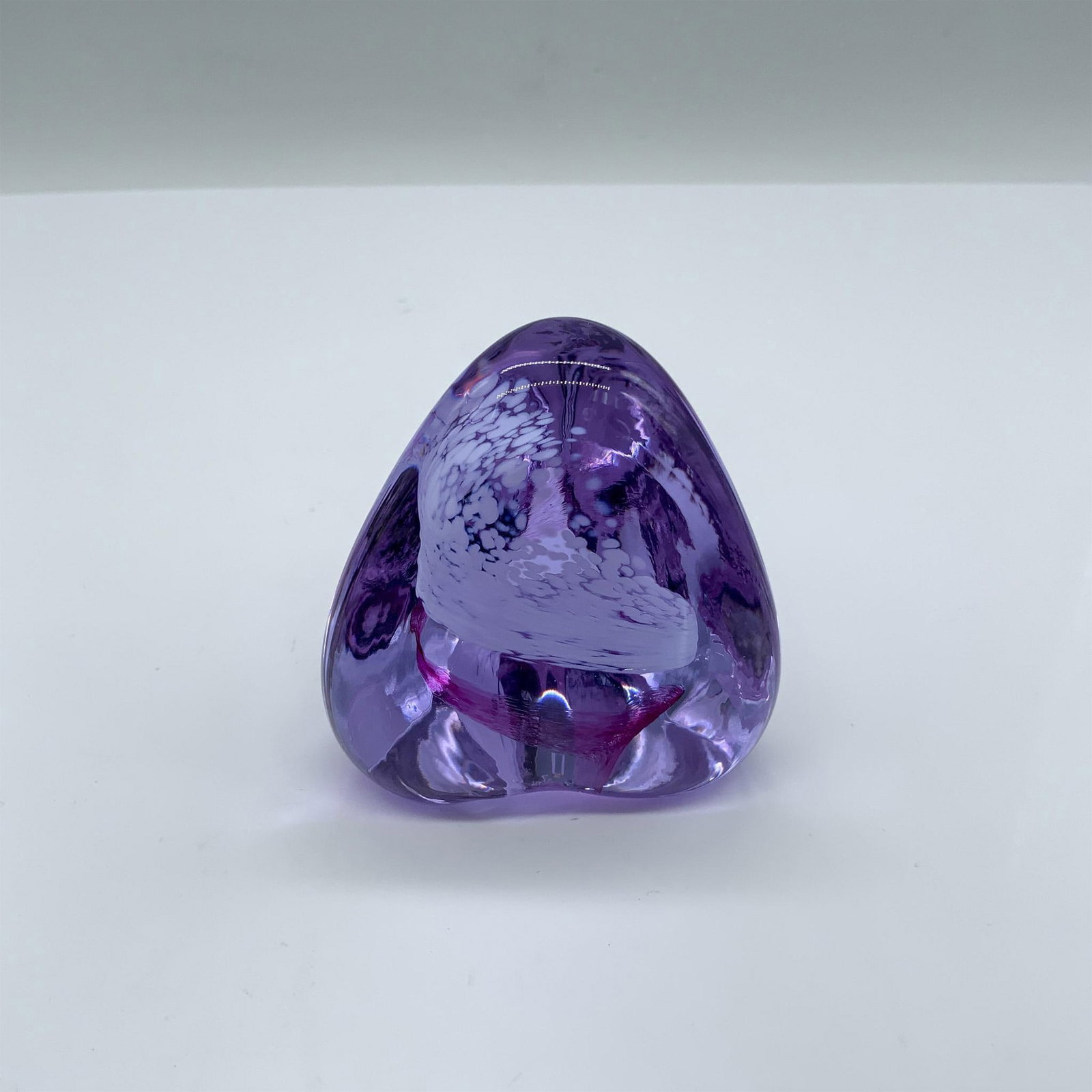 Caithness Glass Purple Pebble Paperweight: Gorgeous purple paperweight with a velvet pouch and box which measures 2.75"L x 2.75"W x 2.75"H. Caithness mark on the bottom. Dimensions: 2"L x 2.25"W x 2.25"H Manufacturer: Caithness Glass Country o