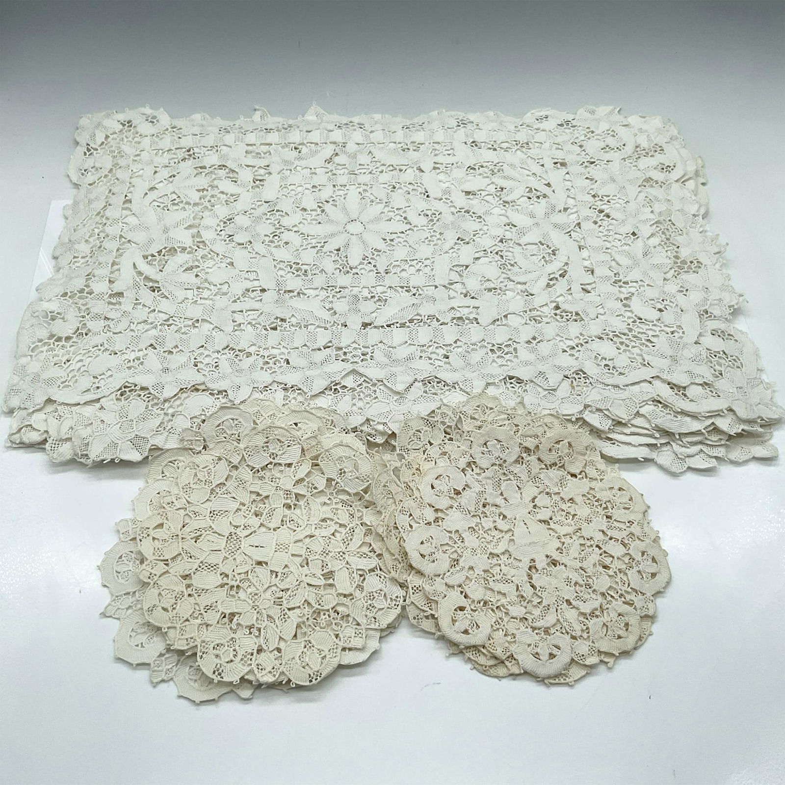 24pc Vintage Crocheted Placemats and Coasters (1 of 3)