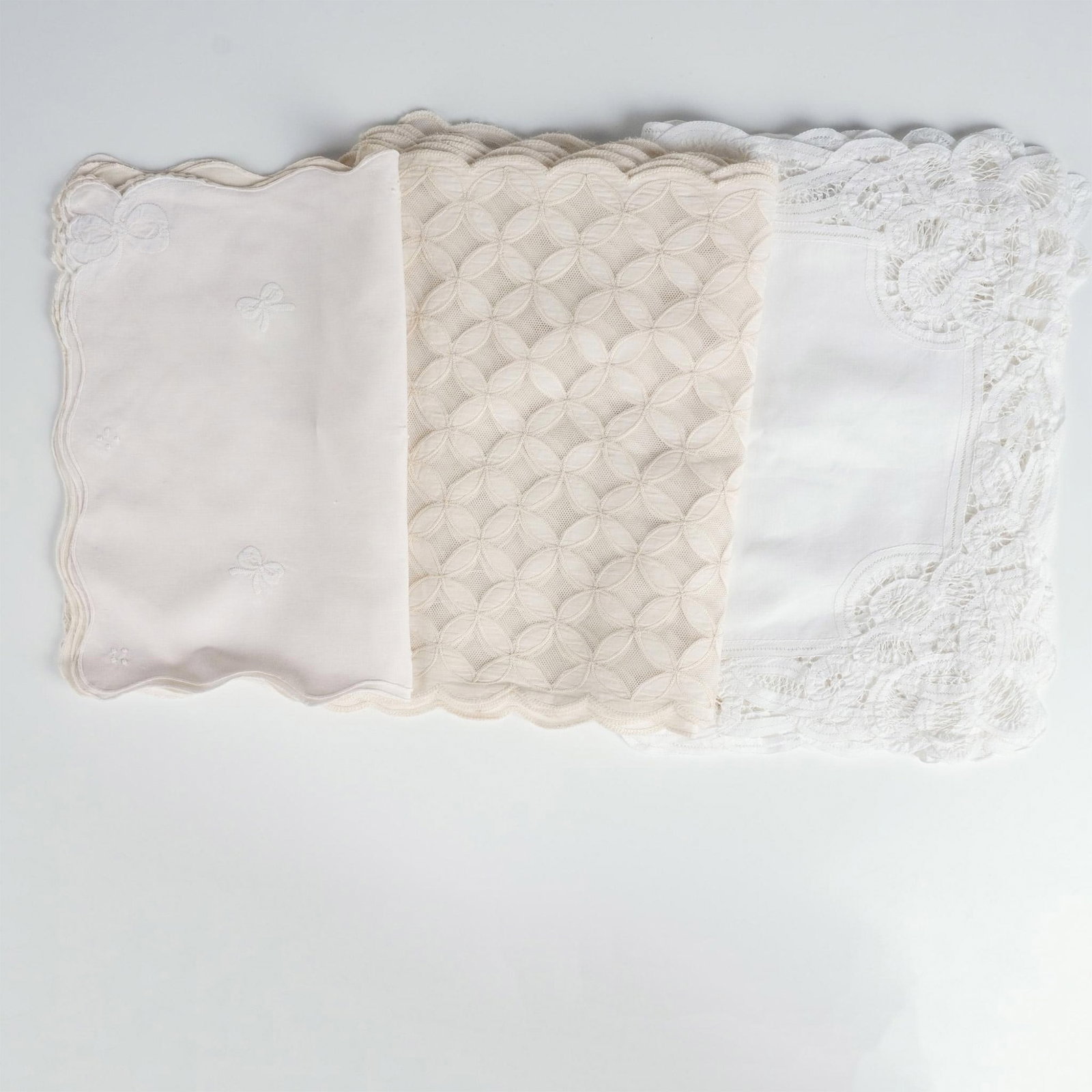 14pc Vintage Embroidered Table Linens, Placemats (1 of 10)