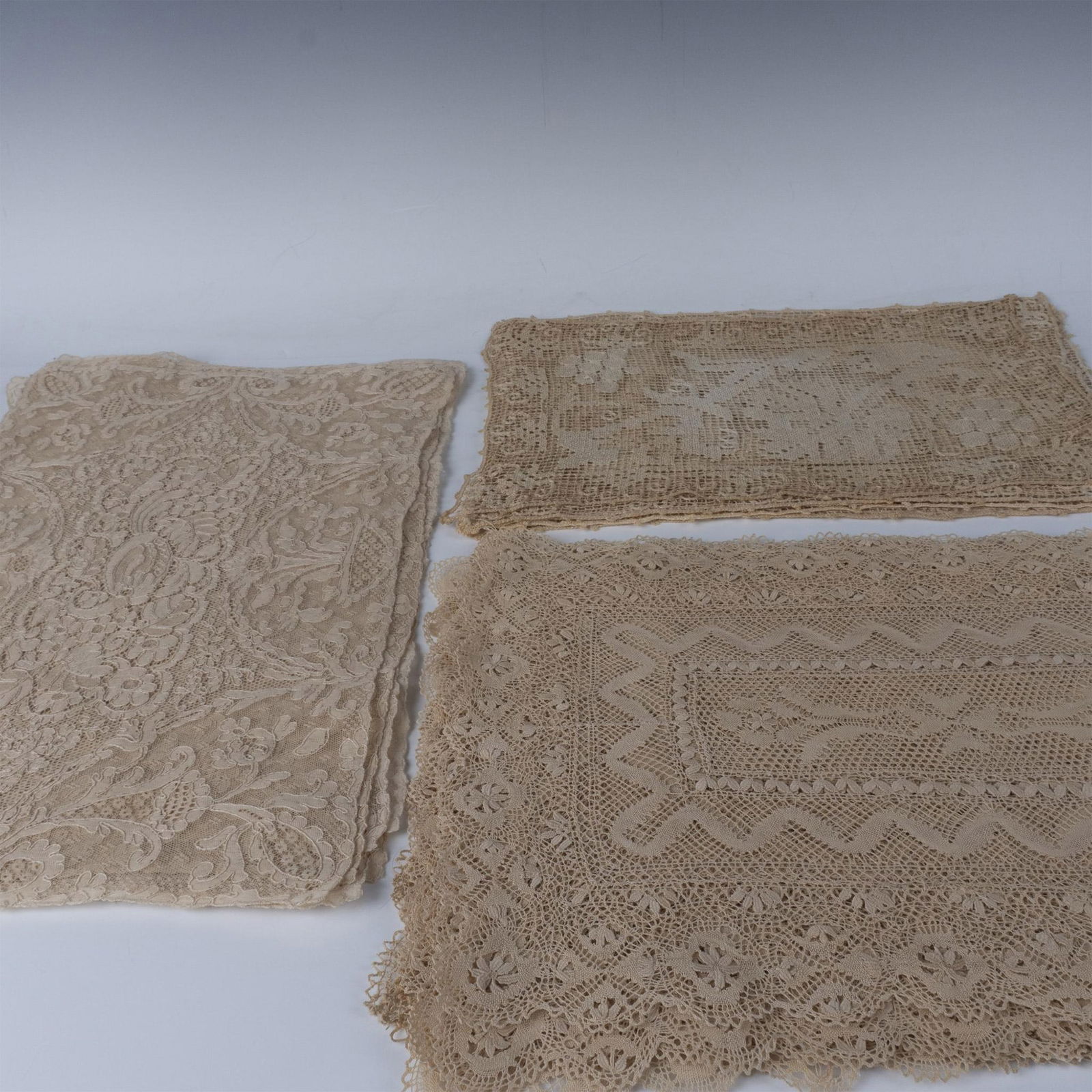 29pc Vintage Crocheted & Lace Table Accessories, Placemats: Unique handmade patterns applied to these beige placemats. Lot includes 6 rectangle mats (15"L x 9.5"W), 11 scalloped edge (17.5"L x 11"W), and 12 lace (18"L x 11"W). Issued: 20th century Dimensions: