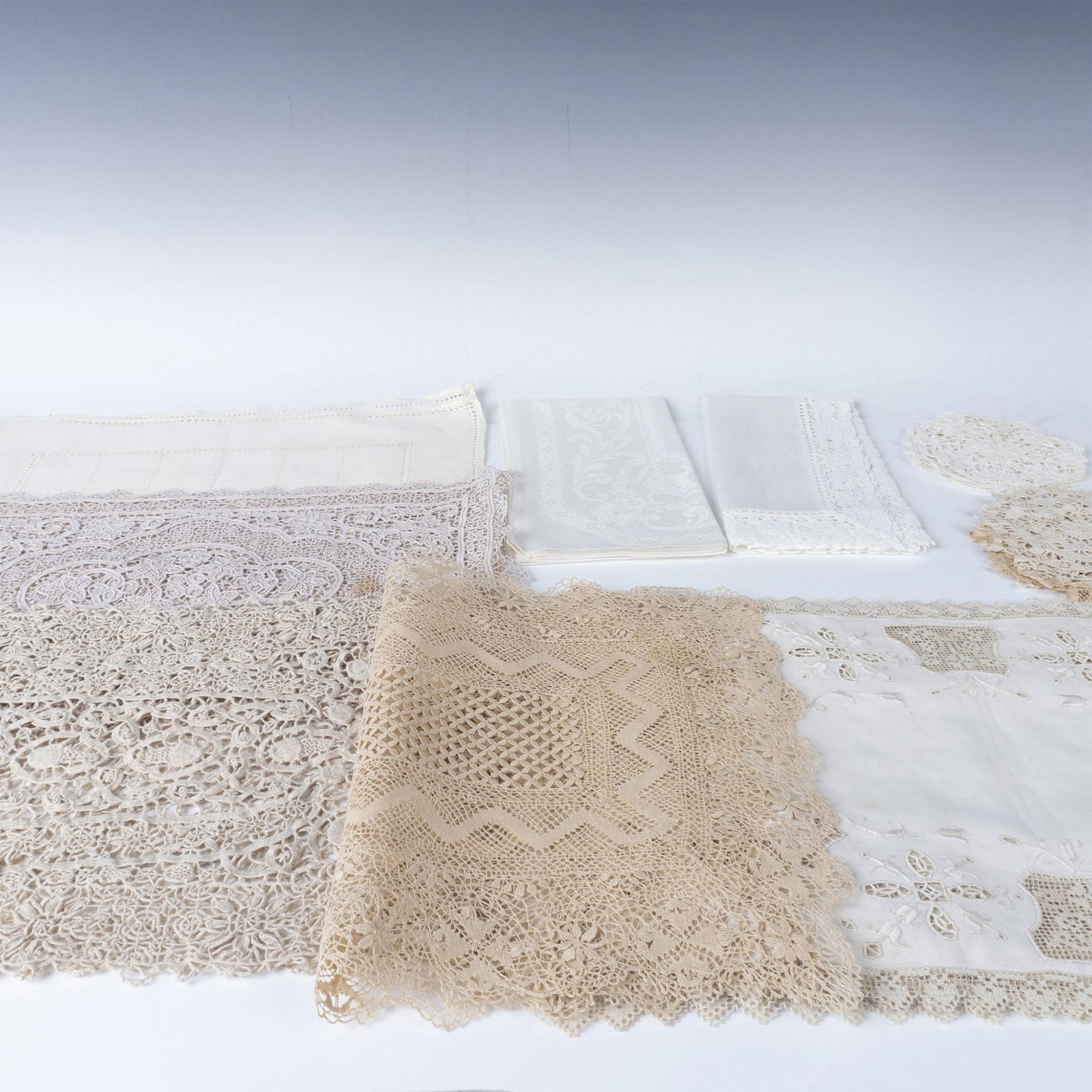 29pc Vintage Linen Crocheted & Embroidered Table Accessories: Lovely lot of crocheted and embroidered placemats and coasters. Includes 13 - (5") round coasters, 2 linen dinner napkins (21"L x 21"W), 6 linen with embroidered design and crocheted border (17"L x 12