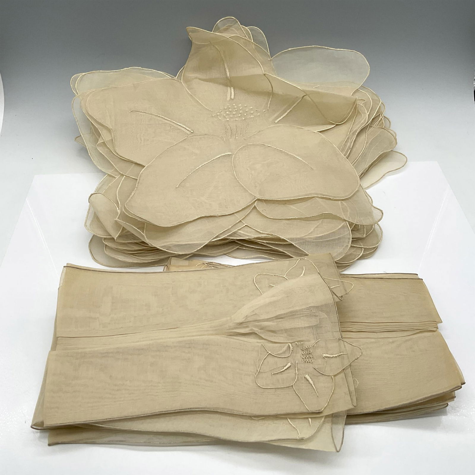 37pc Vintage Elegant Sheer Table Linens (1 of 3)