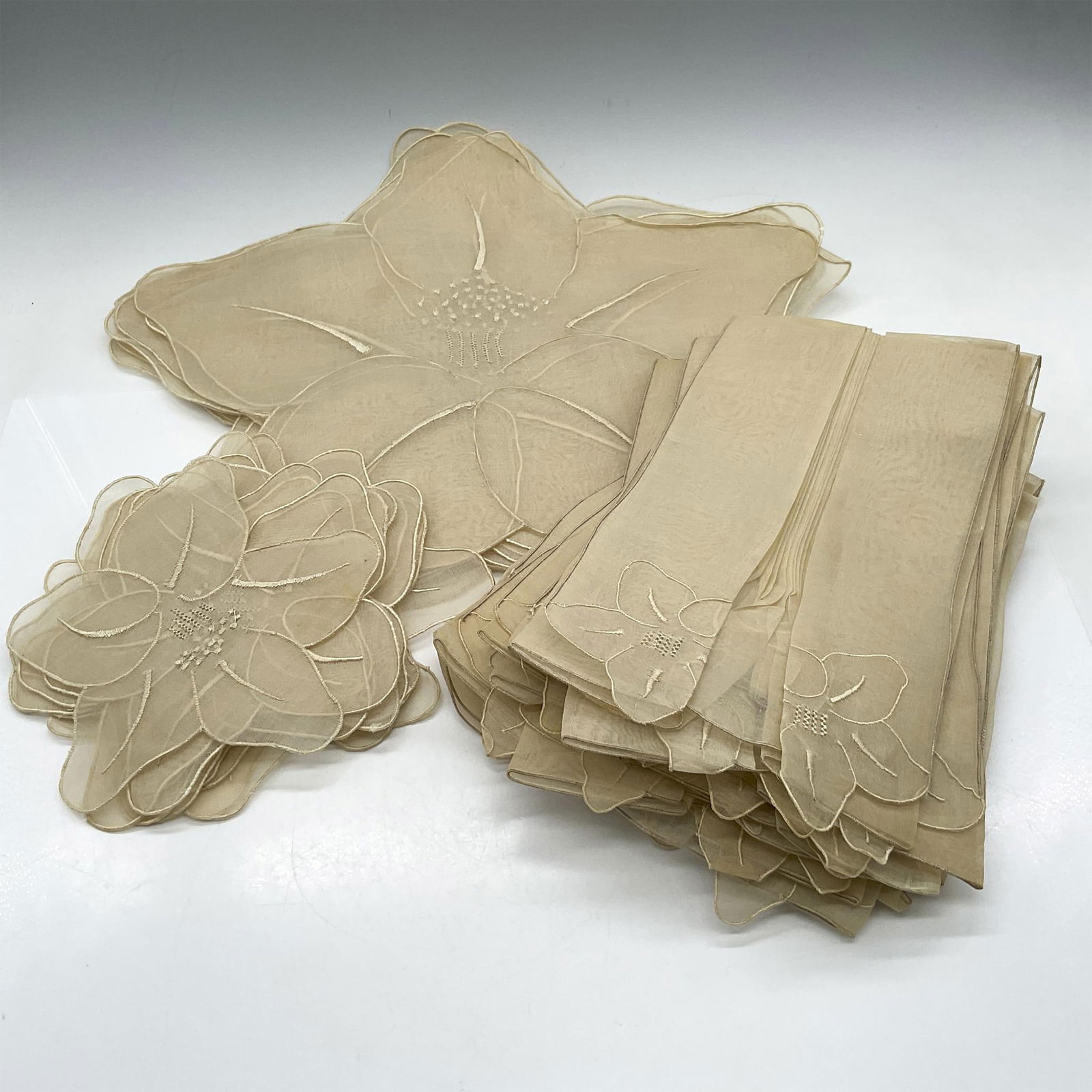 45pc Vintage Elegant Sheer Table Linens (1 of 4)