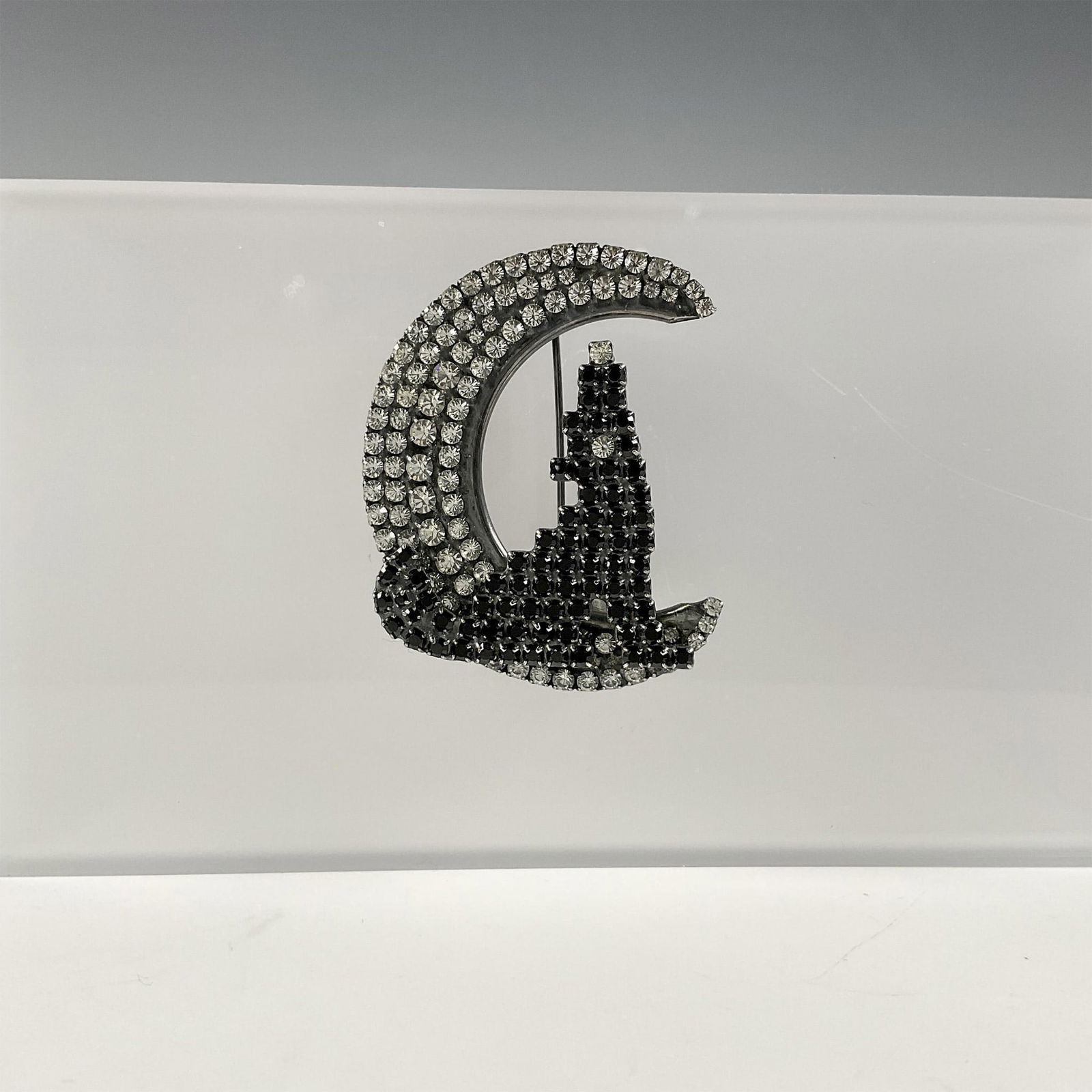 Dorothy Bauer Silverplate Brooch Pin, Wolf Howling Moon (1 of 4)