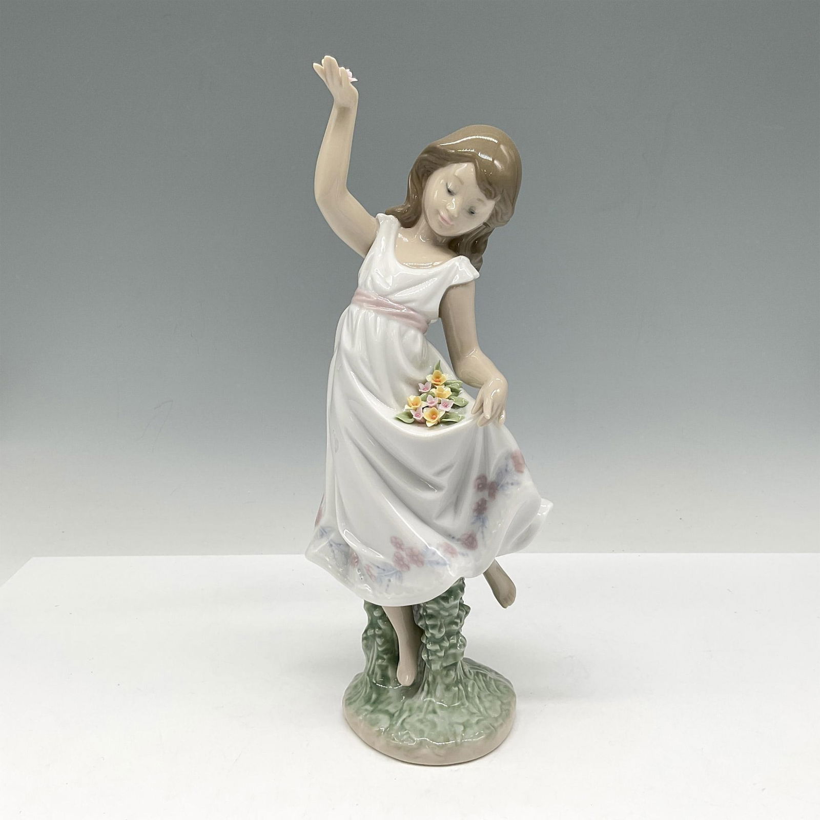 Garden Dance 1006580 - Lladro Porcelain Figurine (1 of 5)