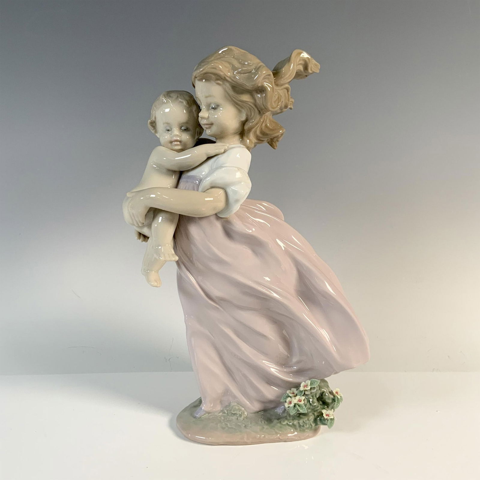 Playing Mom 1006681 - Lladro Porcelain Figurine (1 of 4)