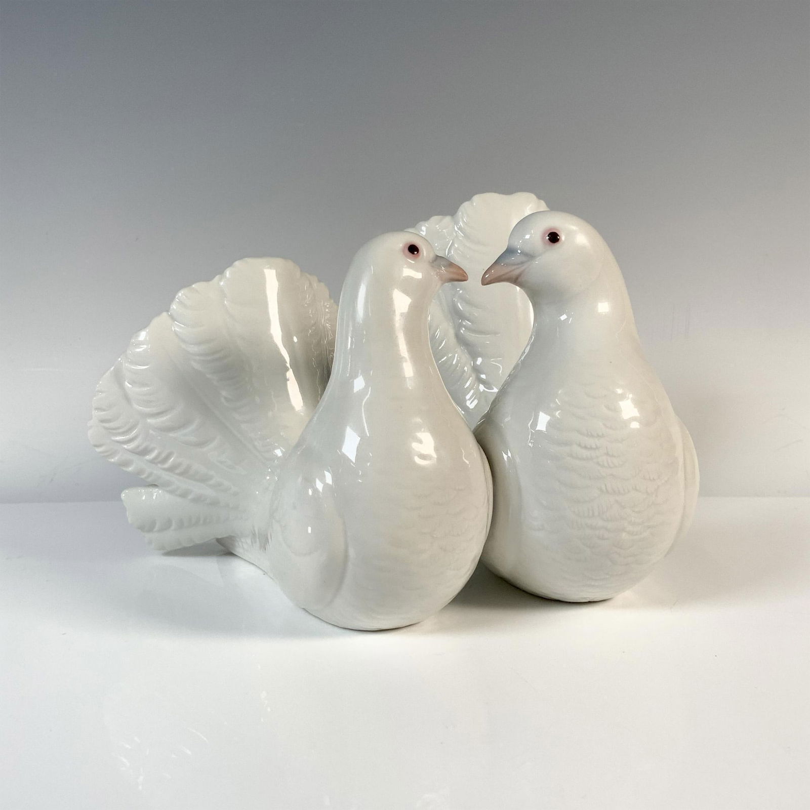 Couple of Doves 1001169 - Lladro Porcelain Figurine (1 of 4)