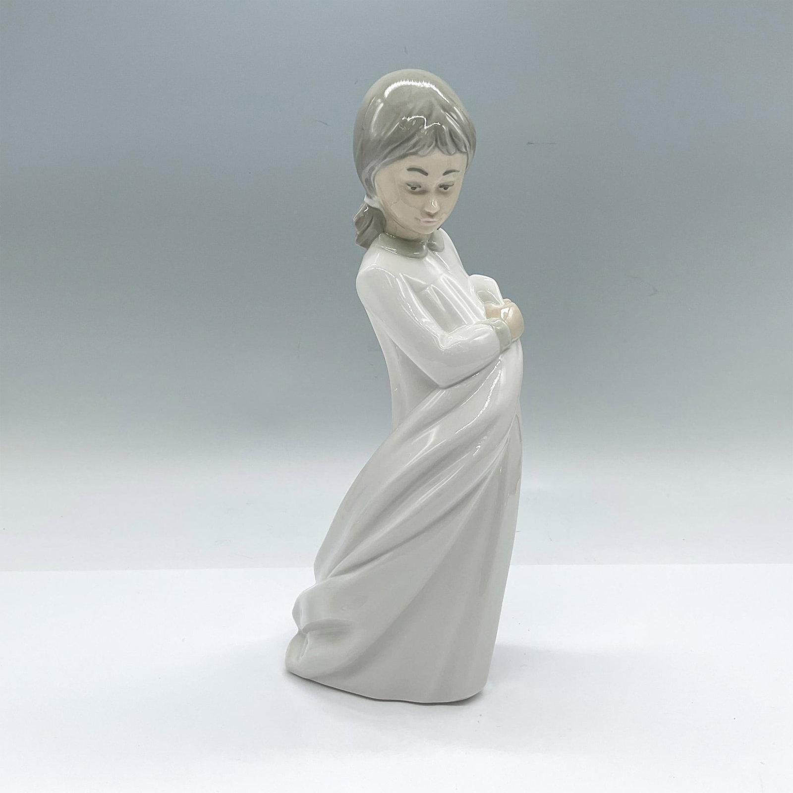 Zaphir Spanish Porcelain Figurine, Shy 599G/M: Glossy figure of a young girl in sleepwear hugging a blanket. Zaphir backstamp. Issued: 1982 Dimensions: 4"L x 4"W x 9.75"H Manufacturer: Zaphir Country of Origin: Spain