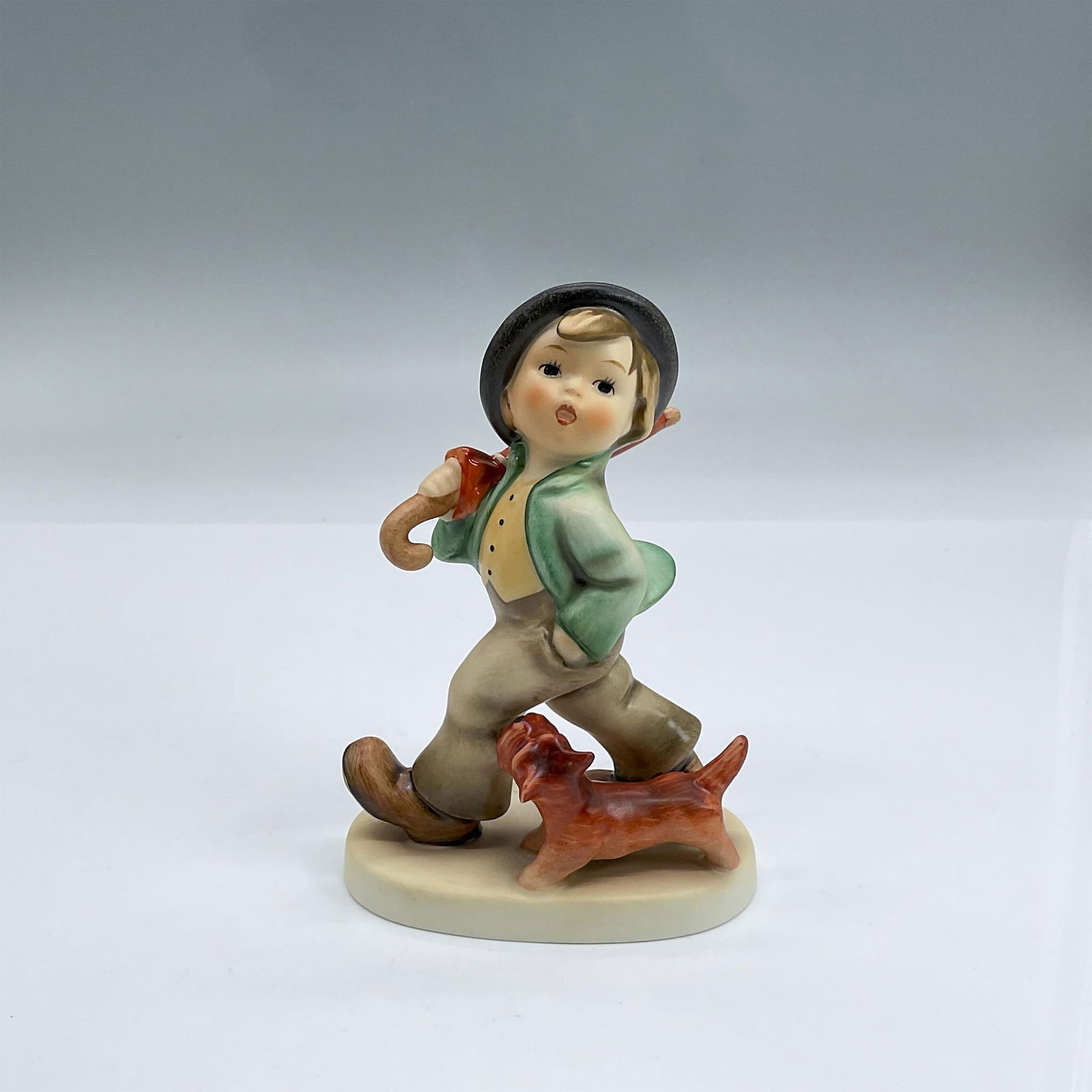 Goebel Hummel Porcelain Figurine, Strolling Along 988 (1 of 4)