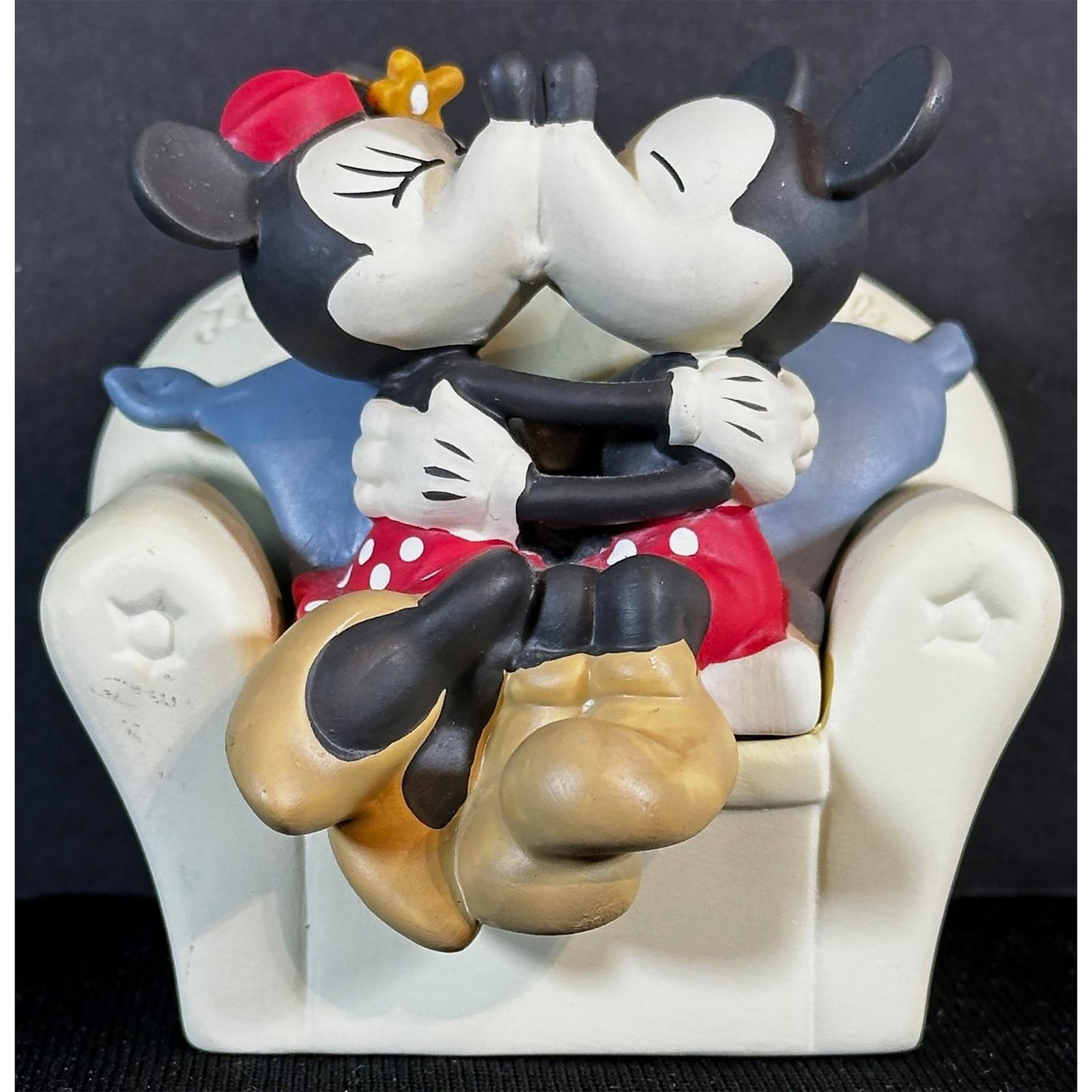 Disney Sculpture Love Our Comfy Cozy Life: Sculpture titled Love Our Comfy Cozy Life Sight size 3" x 4"
