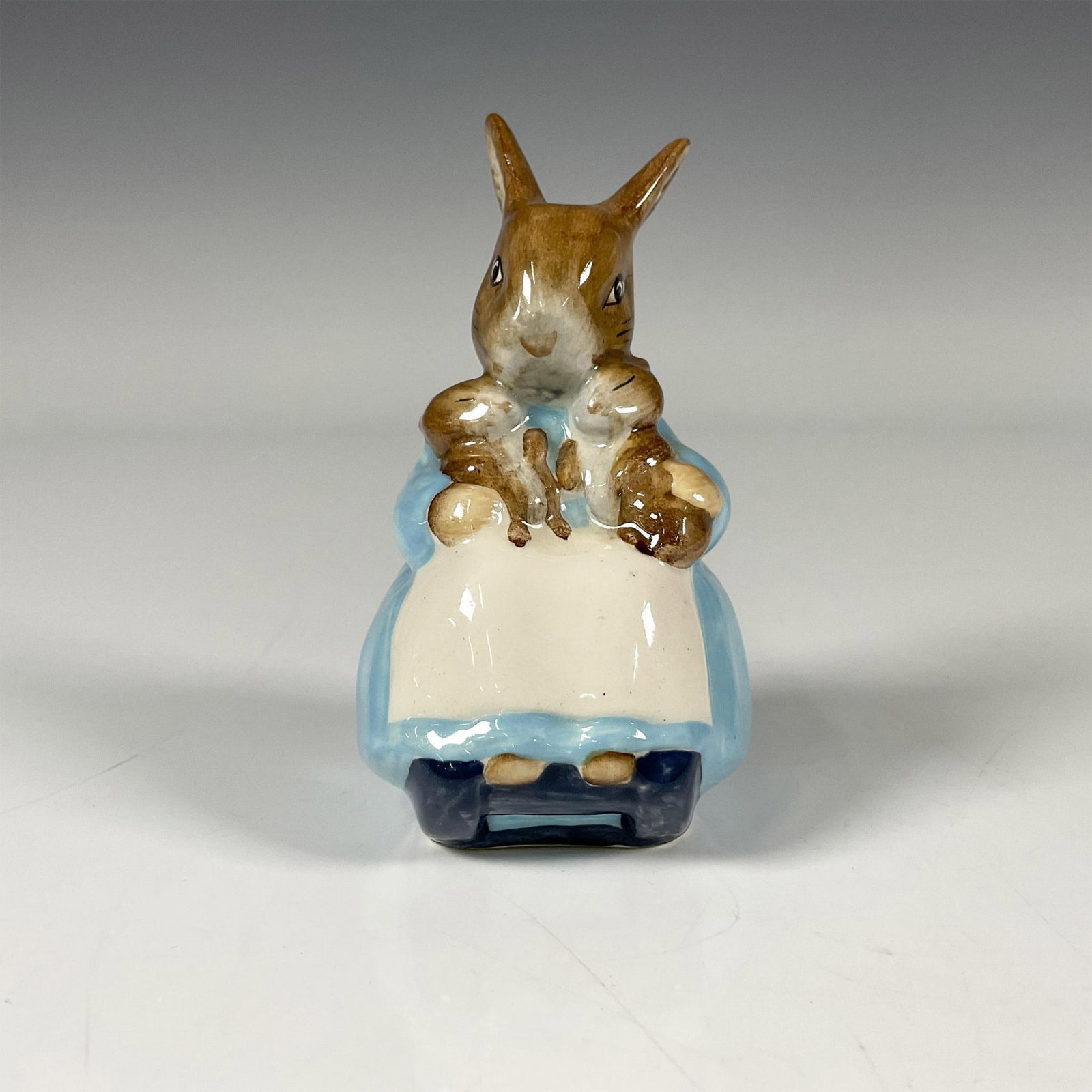 Beswick Beatrix Potter Figurine, Mrs. Rabbit and Bunnies (1 of 5)