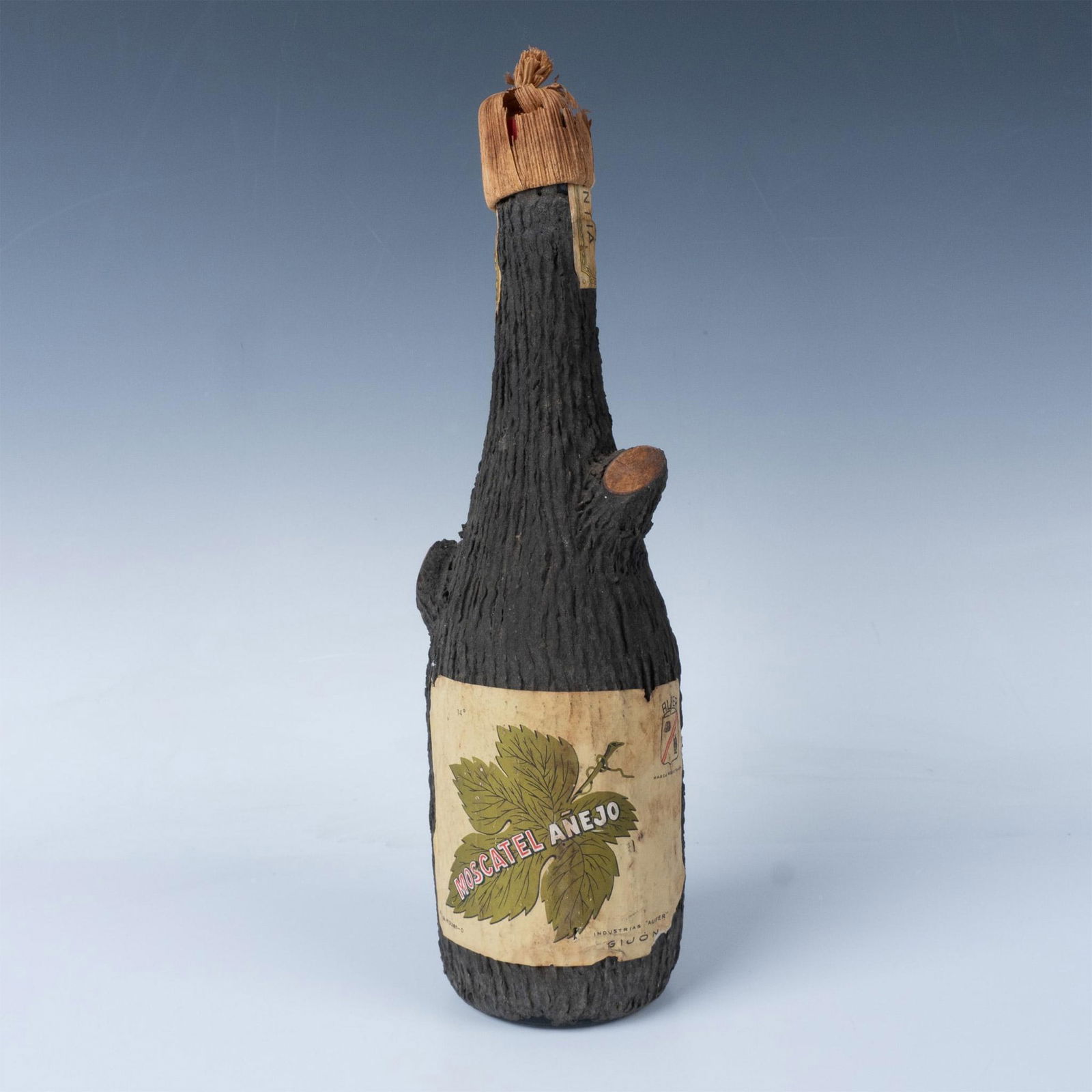 Vintage Moscatel Anejo Tree Shaped Bottle (1 of 5)