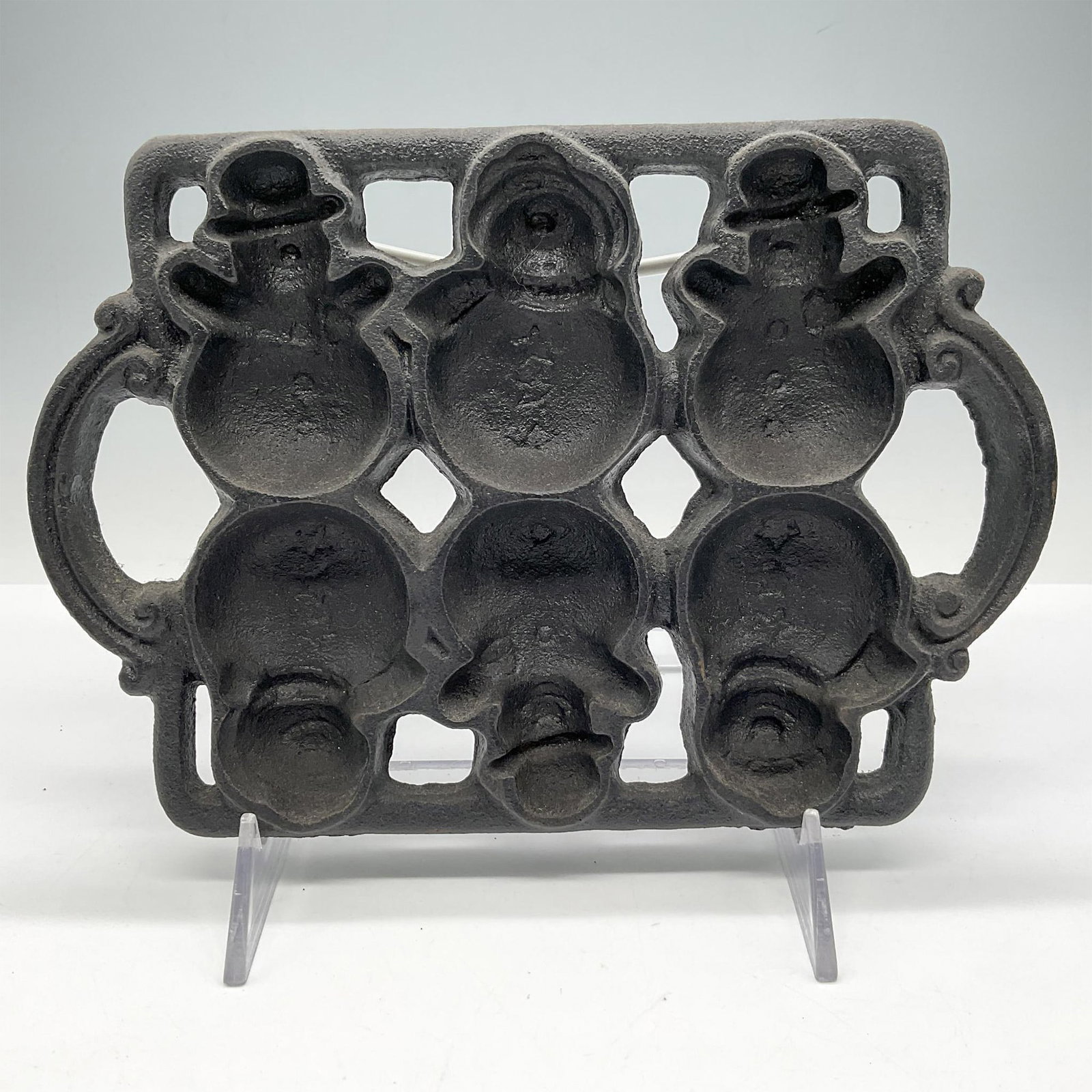 Vintage Snowman Cast Iron Mold: Six section mold of snowmen with and without hats. Issued: 20th century Dimensions: 8.5"L x 6"W x 1"H