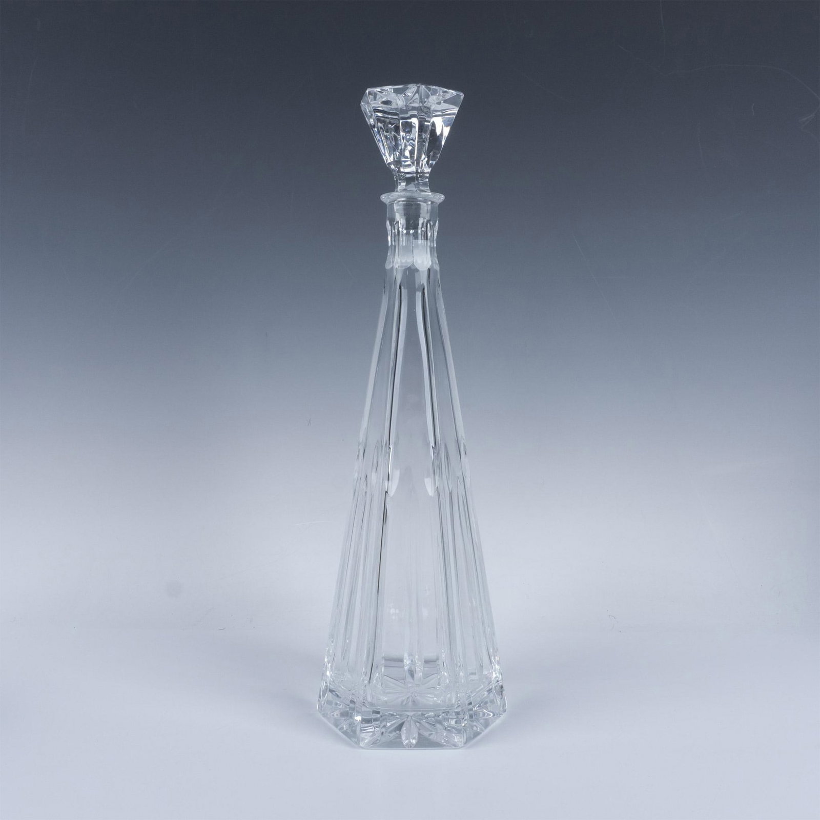Vintage Lead Crystal Decanter with Stopper, Diamond: Elegant clear facetted crystal with a tall elongated shape that create an eye catching reflection of light. Unmarked. Issued: 20th century Dimensions: 4.25''L x 4.5''W x 15.25''H