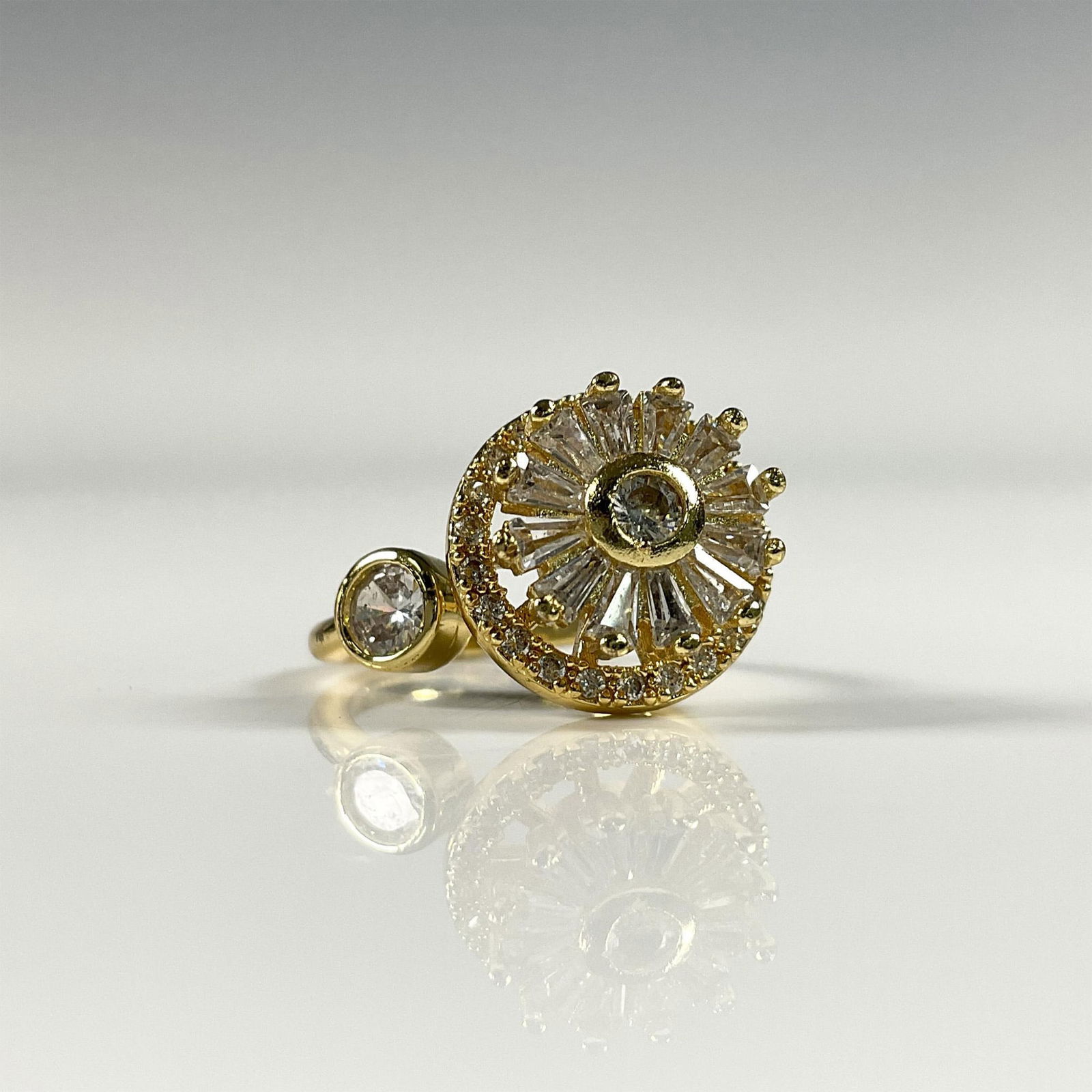 Unique Gold Metal & Crystal Spinning Ring (1 of 4)