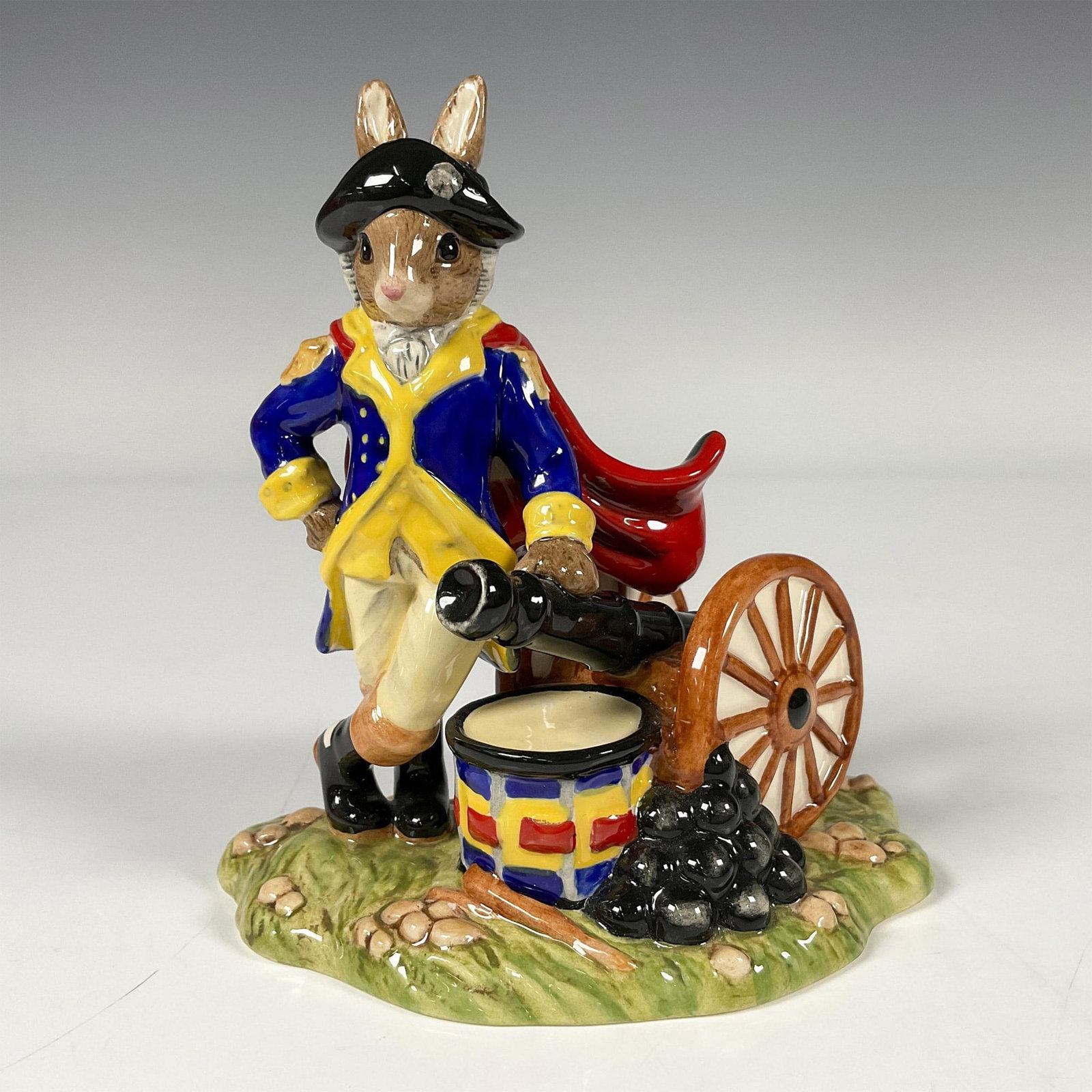 George Washington DB367 - Royal Doulton Bunnykins: Wearing a colorful uniform standing against a bombard. Includes the certificate and the original box, dimensions: 4.75''L x 5.25''W x 7''H. Royal Doulton backstamp. Artist: C. Dadd Issued: 20th centur
