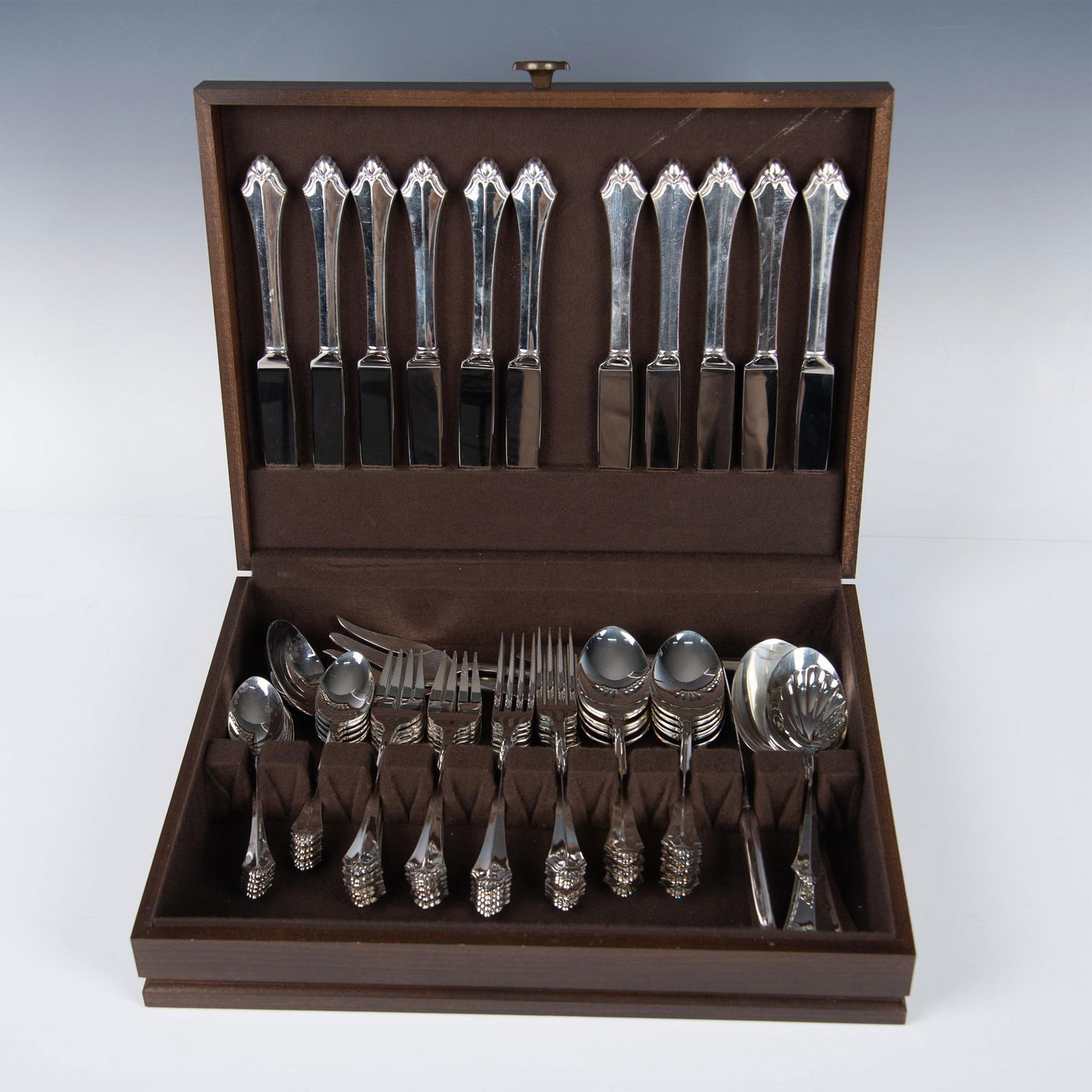 68pc Oneida Silver Plated Flatware for 12 + Wood Box, Kenwood (1 of 10)