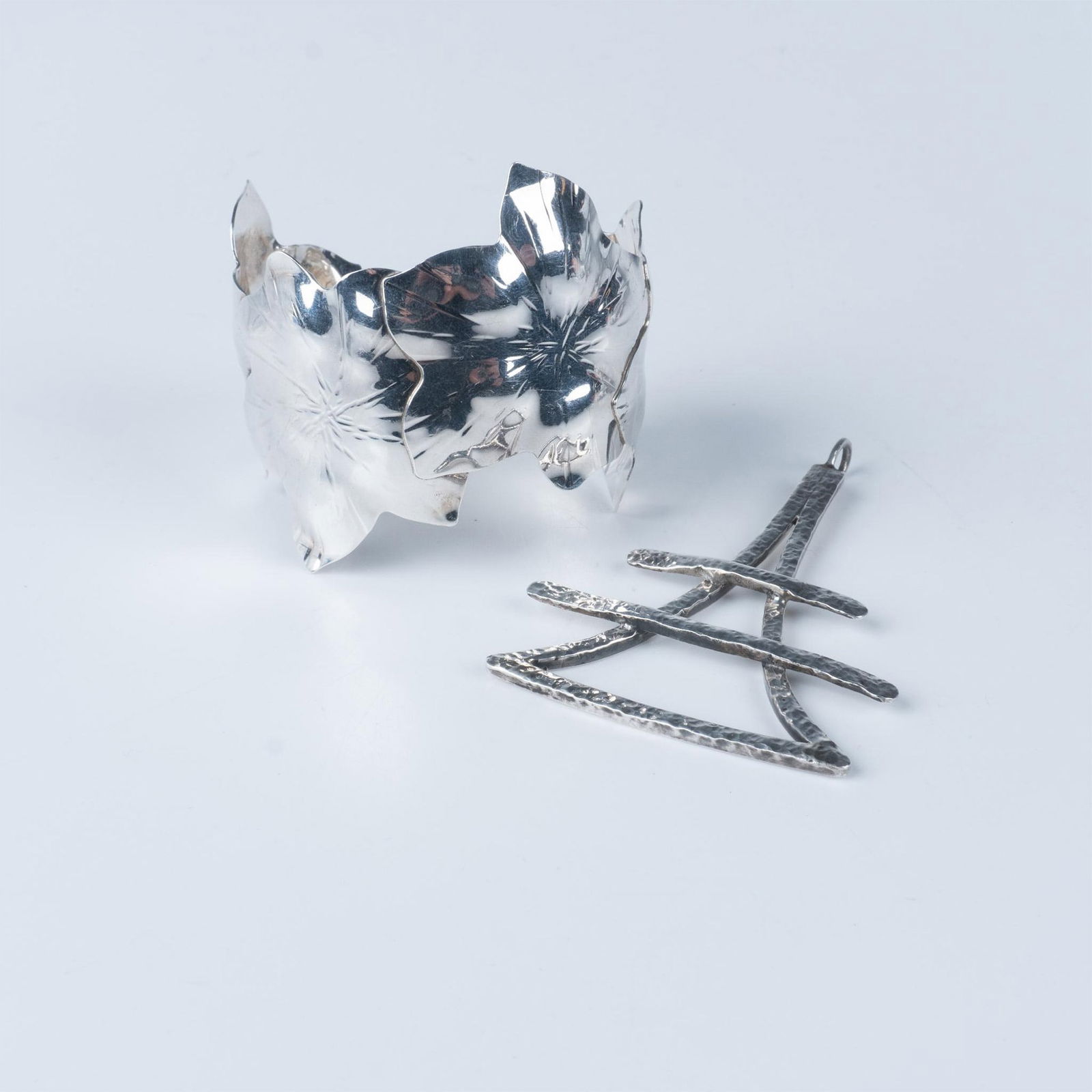 2pc Silver Plated Stylish Pendant and Cuff Bracelet (1 of 4)