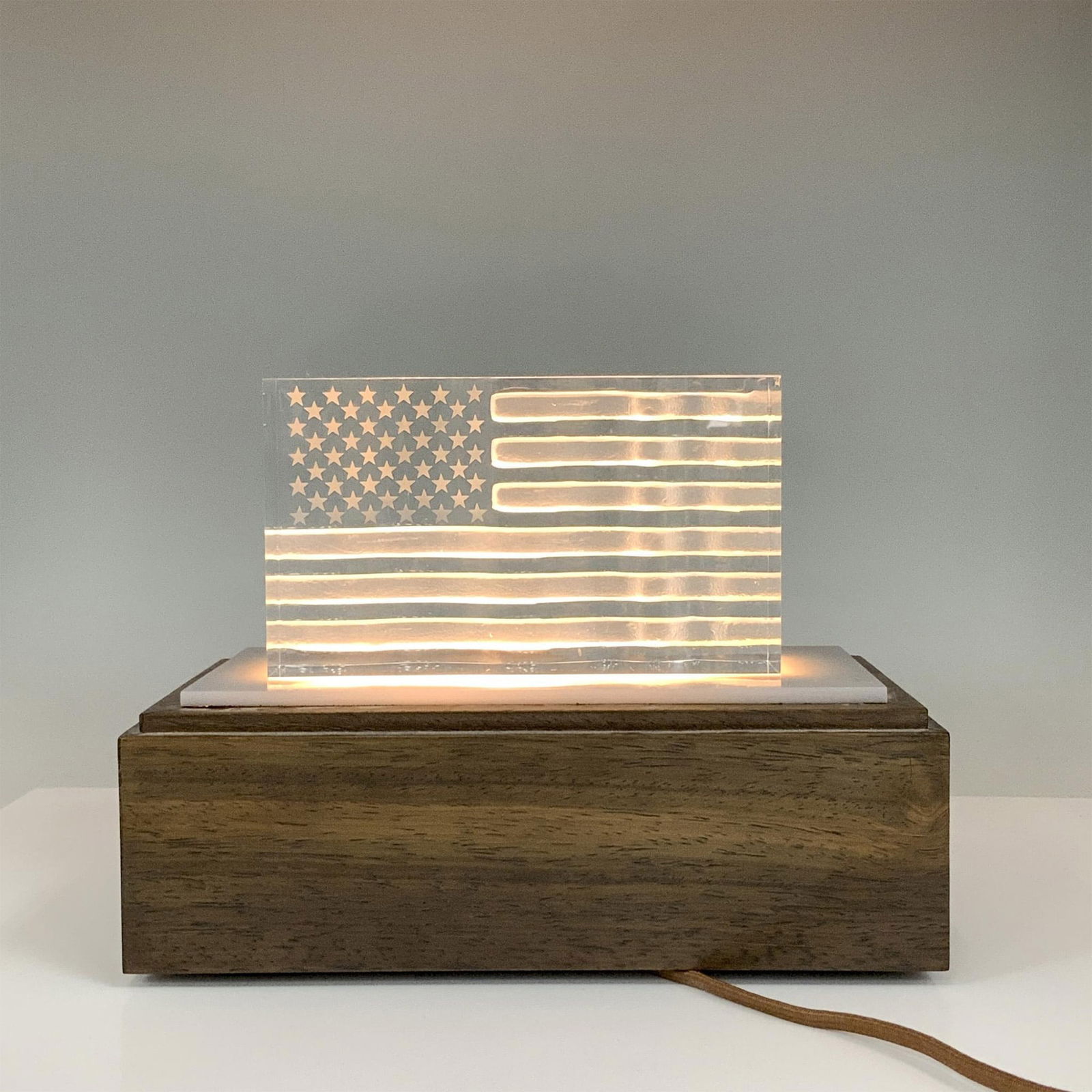 Steuben Crystal American Flag and Display Box Lamp (1 of 11)