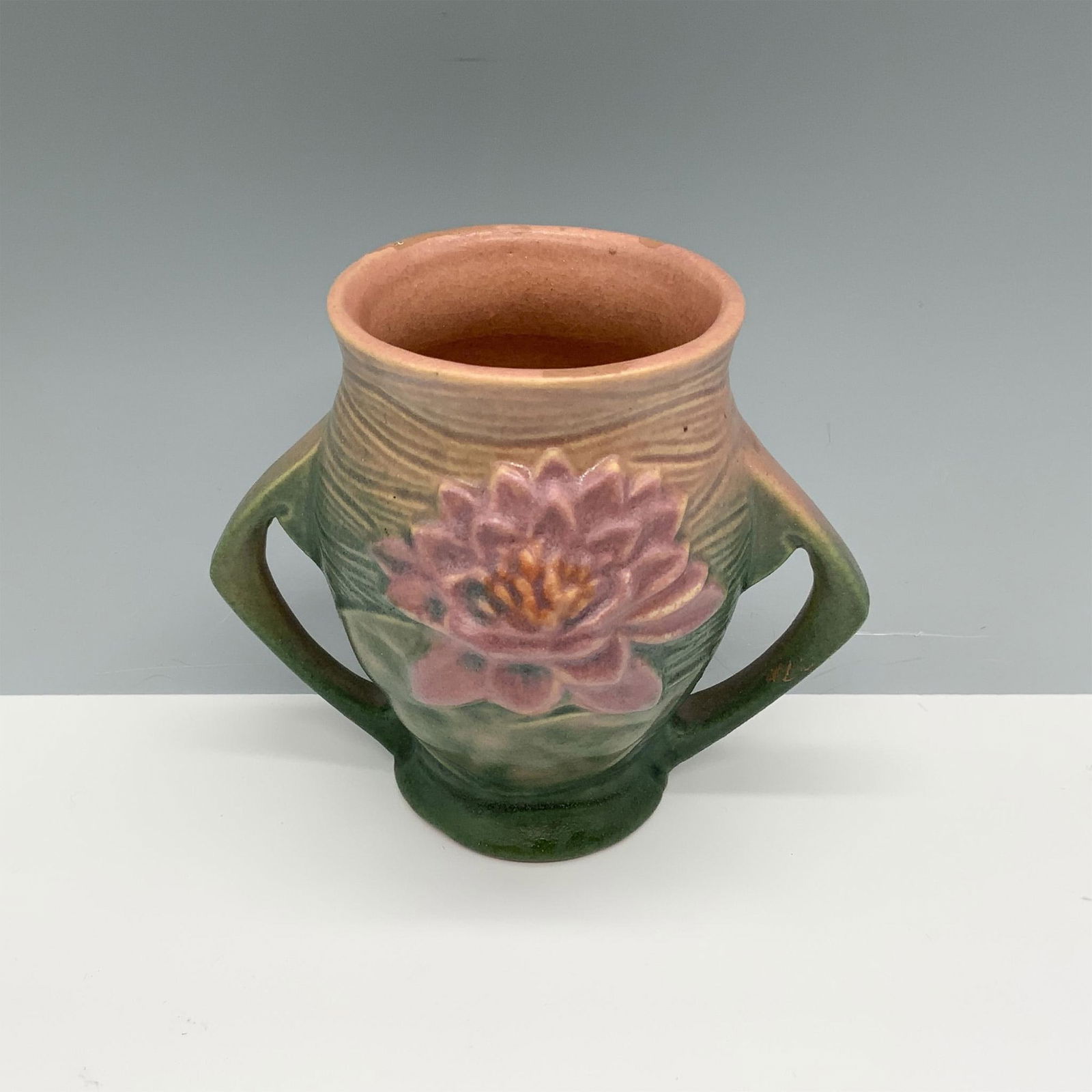 Roseville Waterlily Pink Vase (1 of 3)