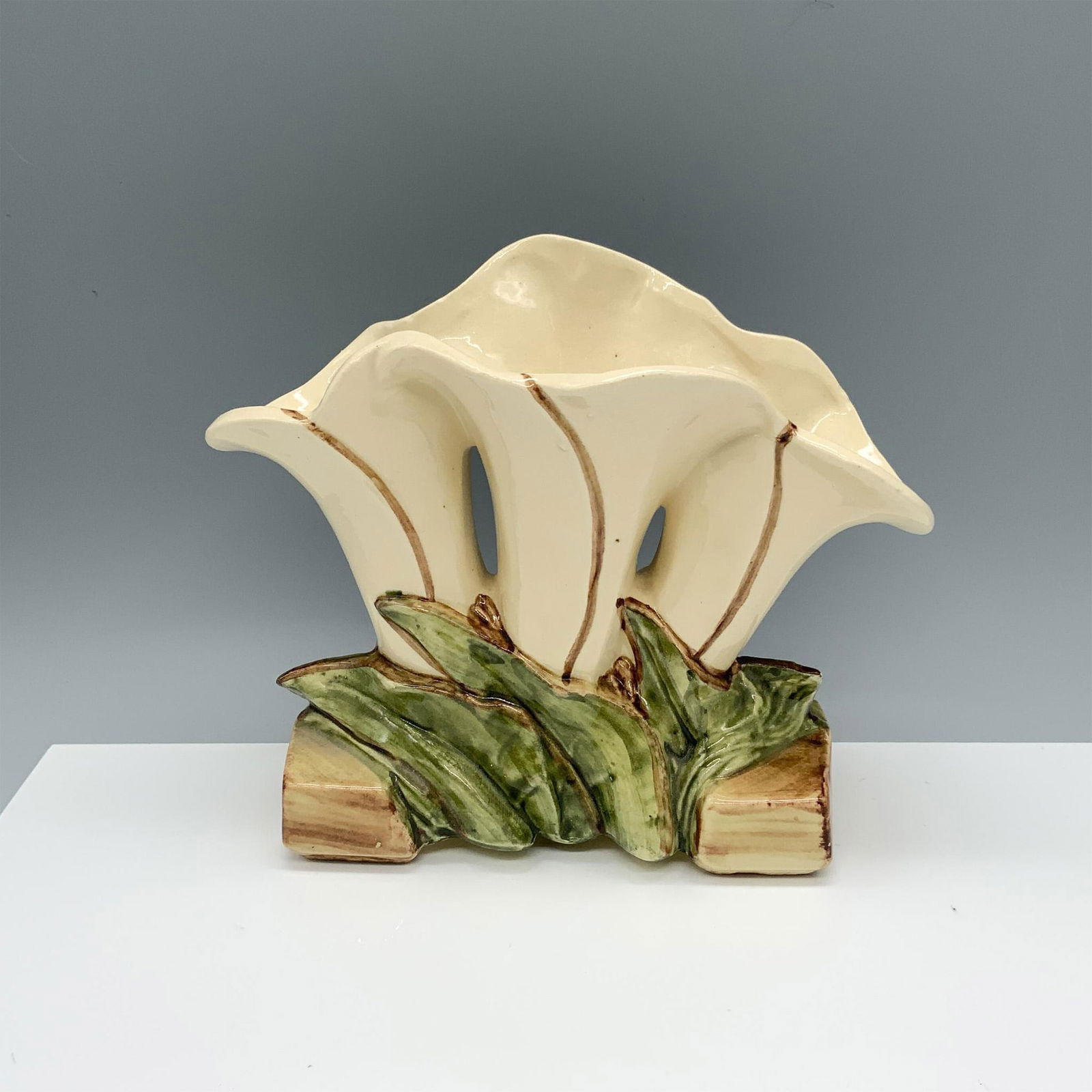 McCoy Pottery Triple Lily Vase (1 of 4)