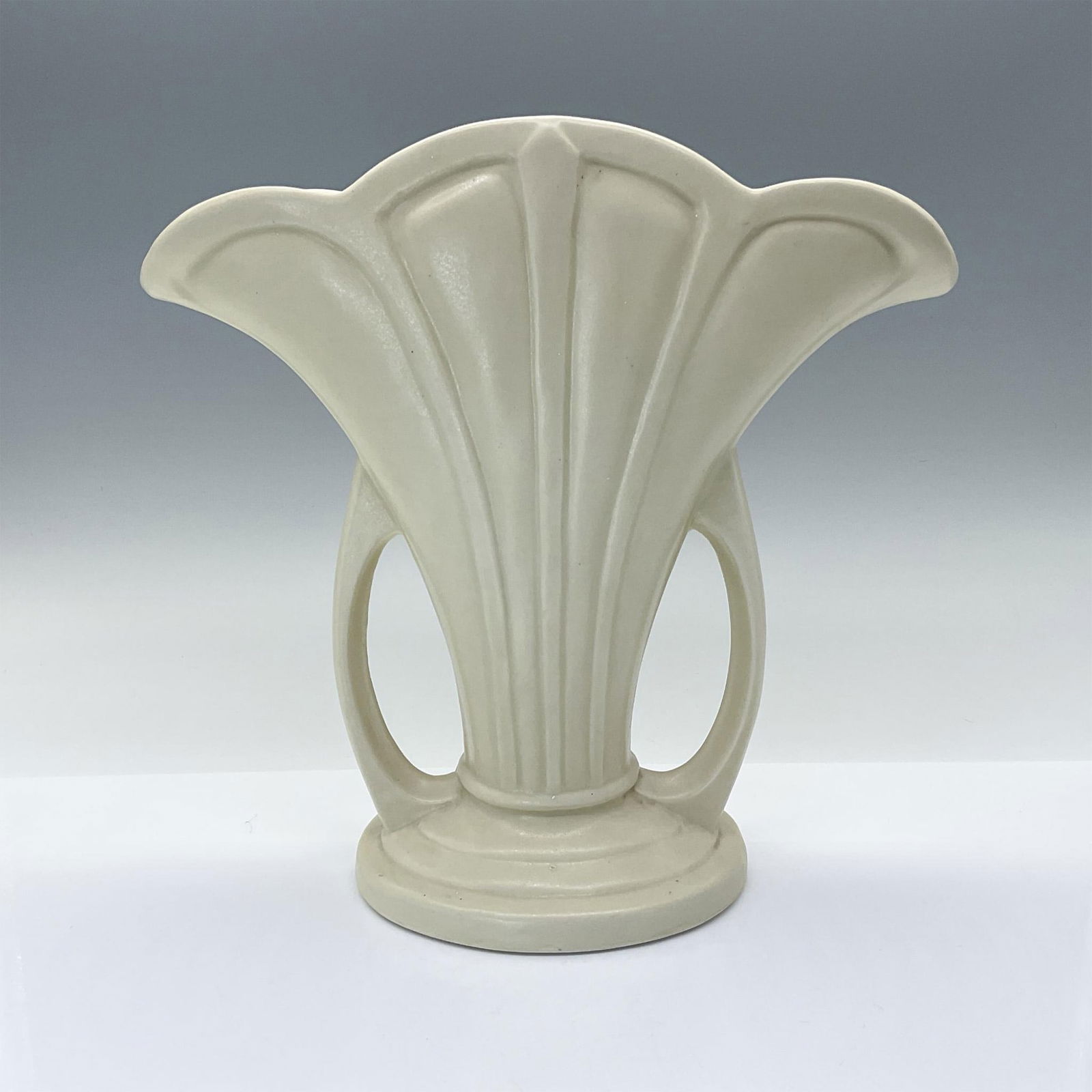 Vintage Hull Pottery Fan Vase (1 of 4)