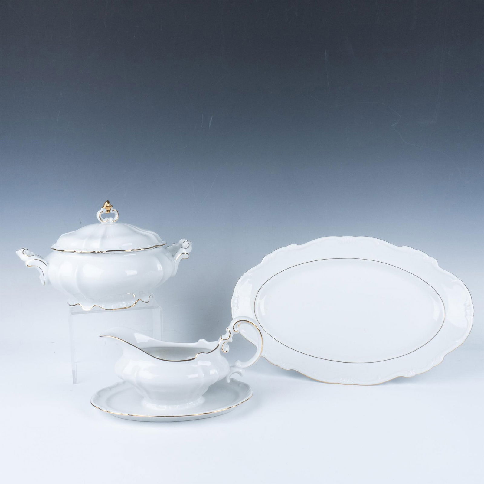 3pc Hertel Jacob Bavaria Porcelain Serveware Set: Porcelain gravy boat with attached underplate, lidded vegetable server and platter. Gravy boat dimensions: 10.25"L x 6"W x 5.75"H. Vegetable server dimensions: 11.5"L x 9"W x 7"H. Platter dimensions: