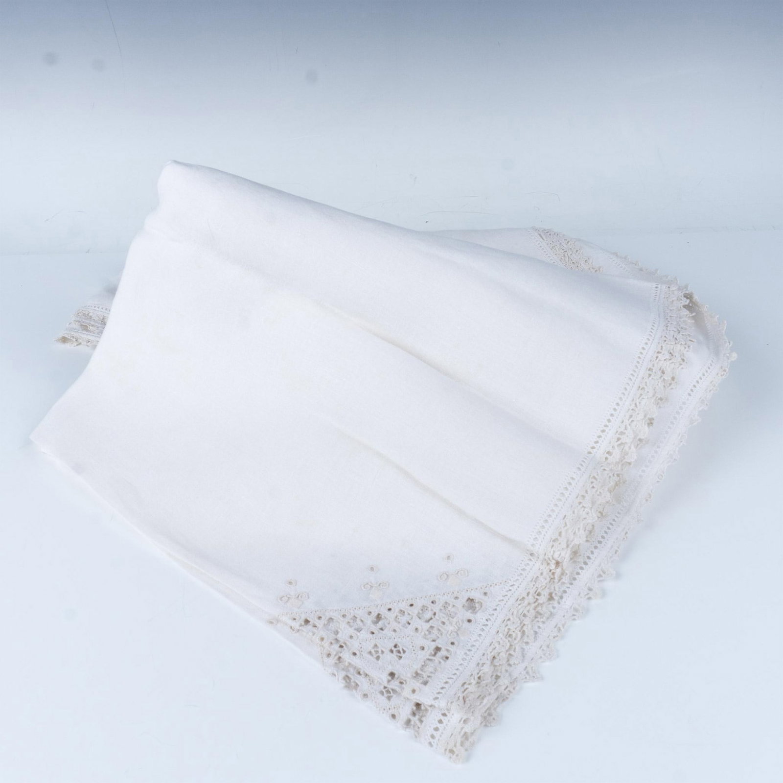 Italian Drawn Thread & Cutwork Embroidered Tablecloth (1 of 2)