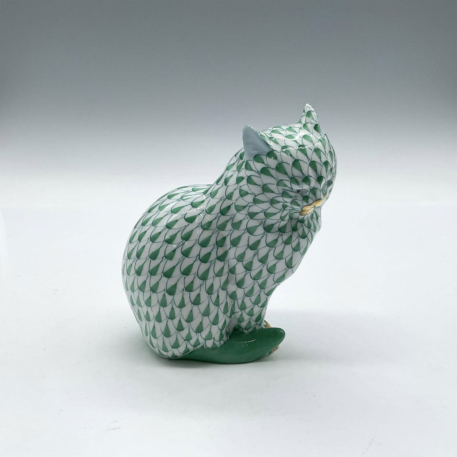 Herend Porcelain Sitting Cat Green Fishnet Figurine (1 of 4)
