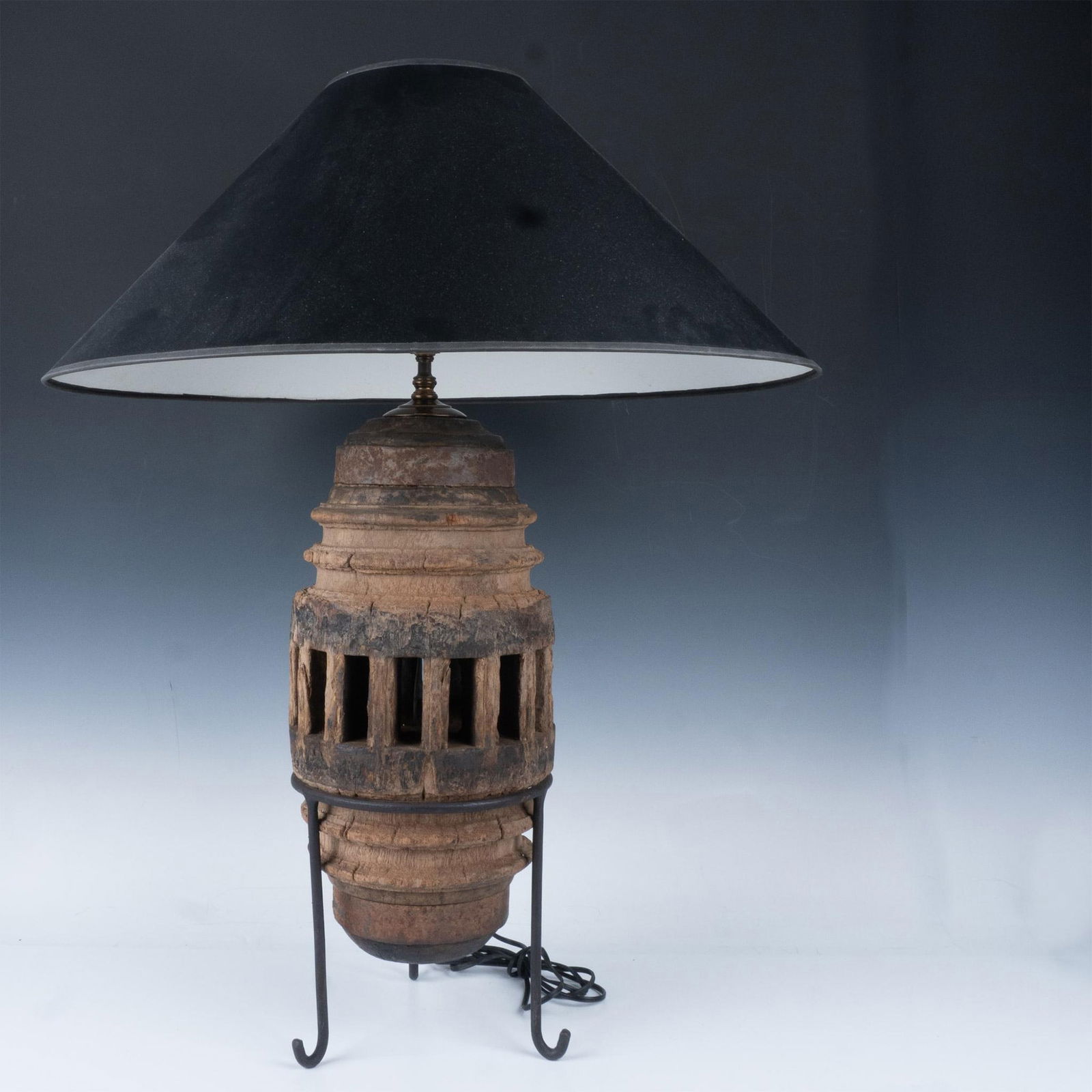 Carved Elm Wagon Wooden Hub Table Lamp (1 of 3)
