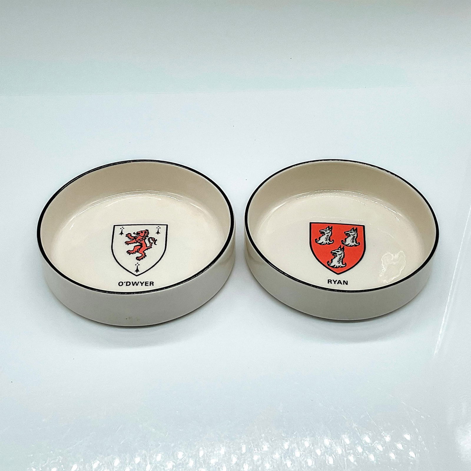 Pair of Family Crests Ceramic Clan Bowls (1 of 2)