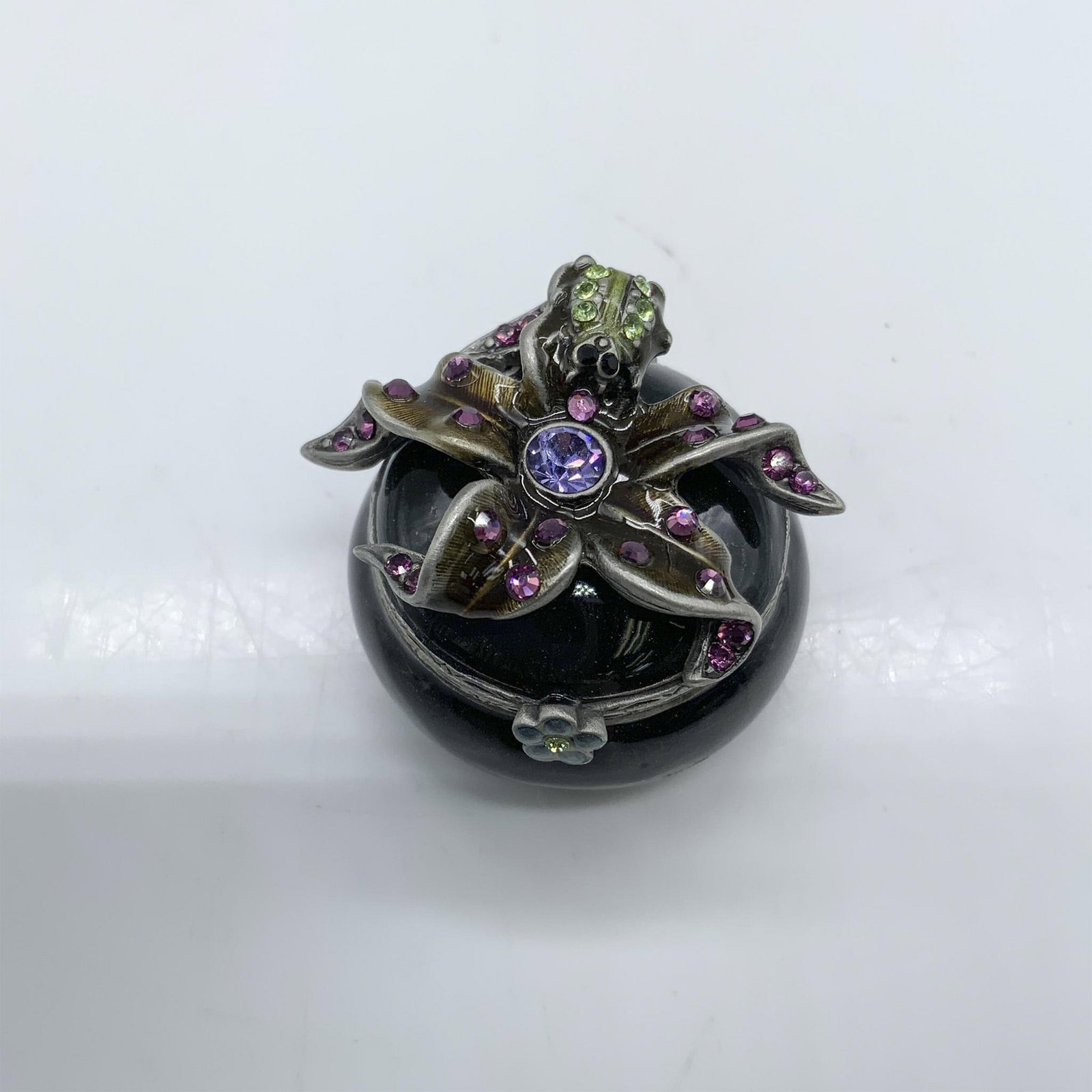 Jay Strongwater Lovely Flower Trinket Box: Beautiful trinket box decorated with enamel and colored crystals. Jay Strongwater stamp on the bottom. Dimensions: 1.25"dia. x 1"H Manufacturer: Jay Strongwater Country of Origin: United States