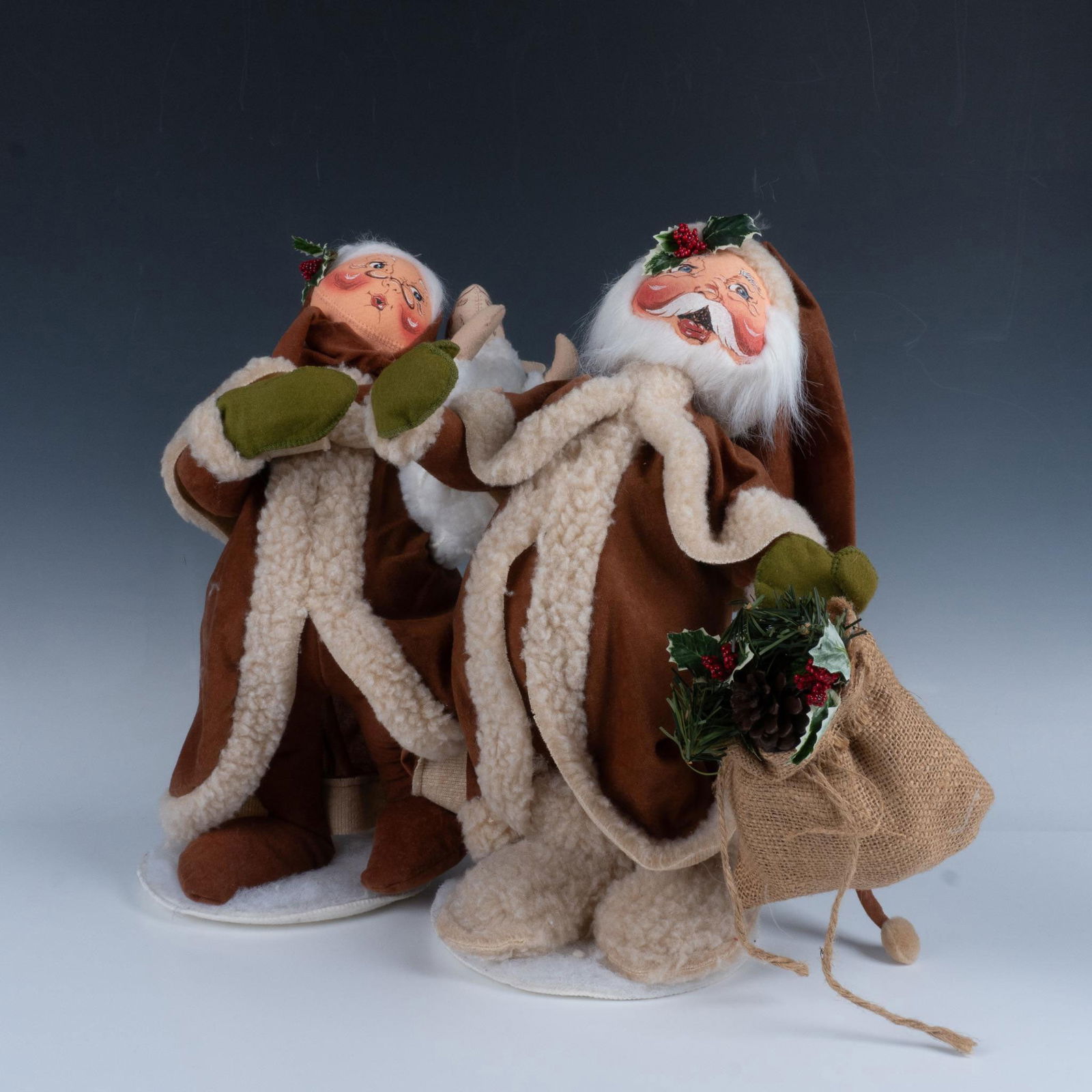 2pc Annalee Dolls, Mr & Mrs Claus with Stands (1 of 5)