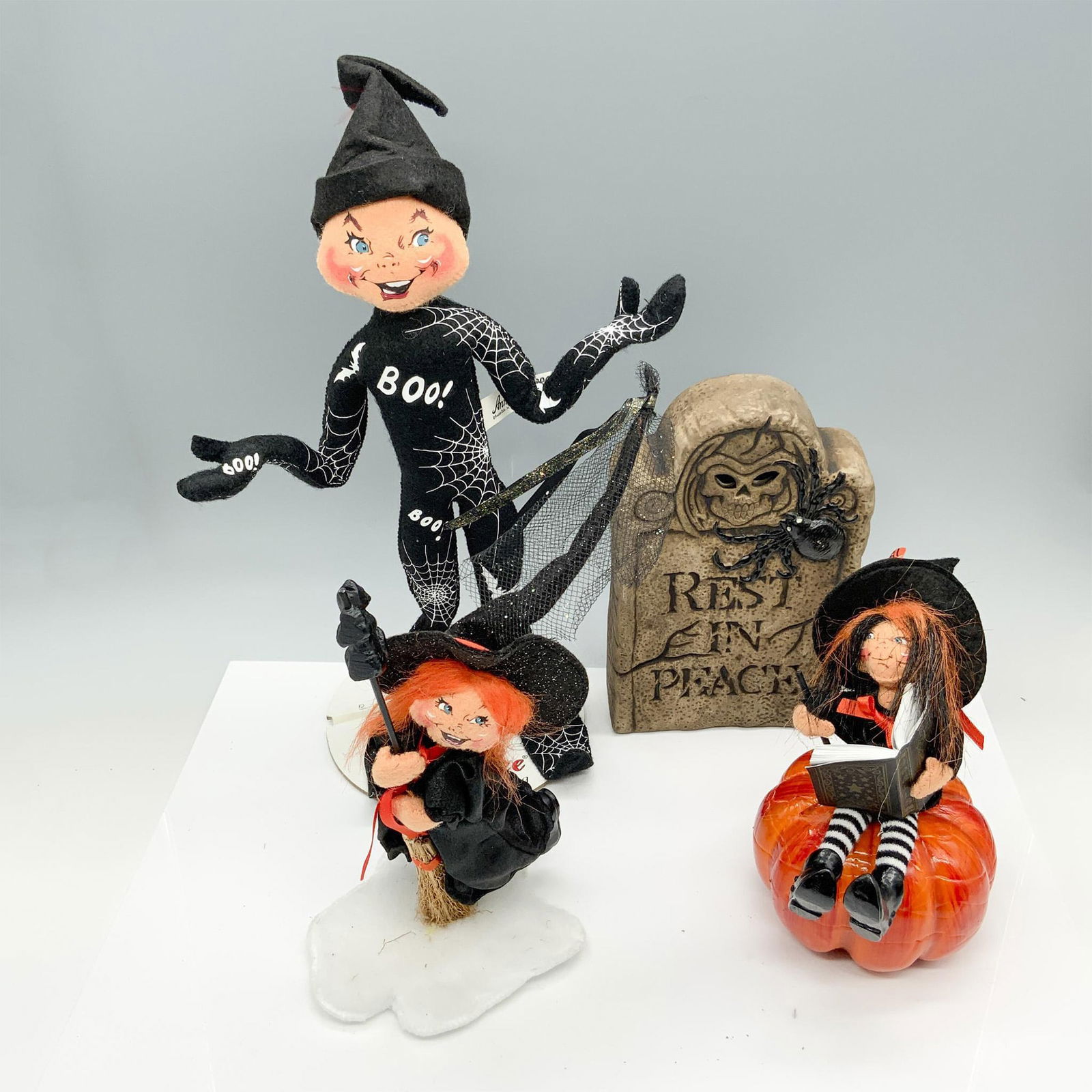 4pc Annalee Halloween Figures with a Porcelain Tombstone (1 of 5)