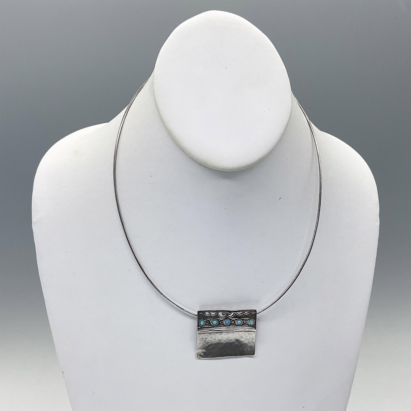Vintage Shablool Didae Sterling Silver and Opal Necklace: This exquisite necklace features a sterling silver omega coil collar chain. The pendant has a hammered texture and is embellished with tiny opals. Total weight 12 grams. Marked Didae 925. Dimensions: 