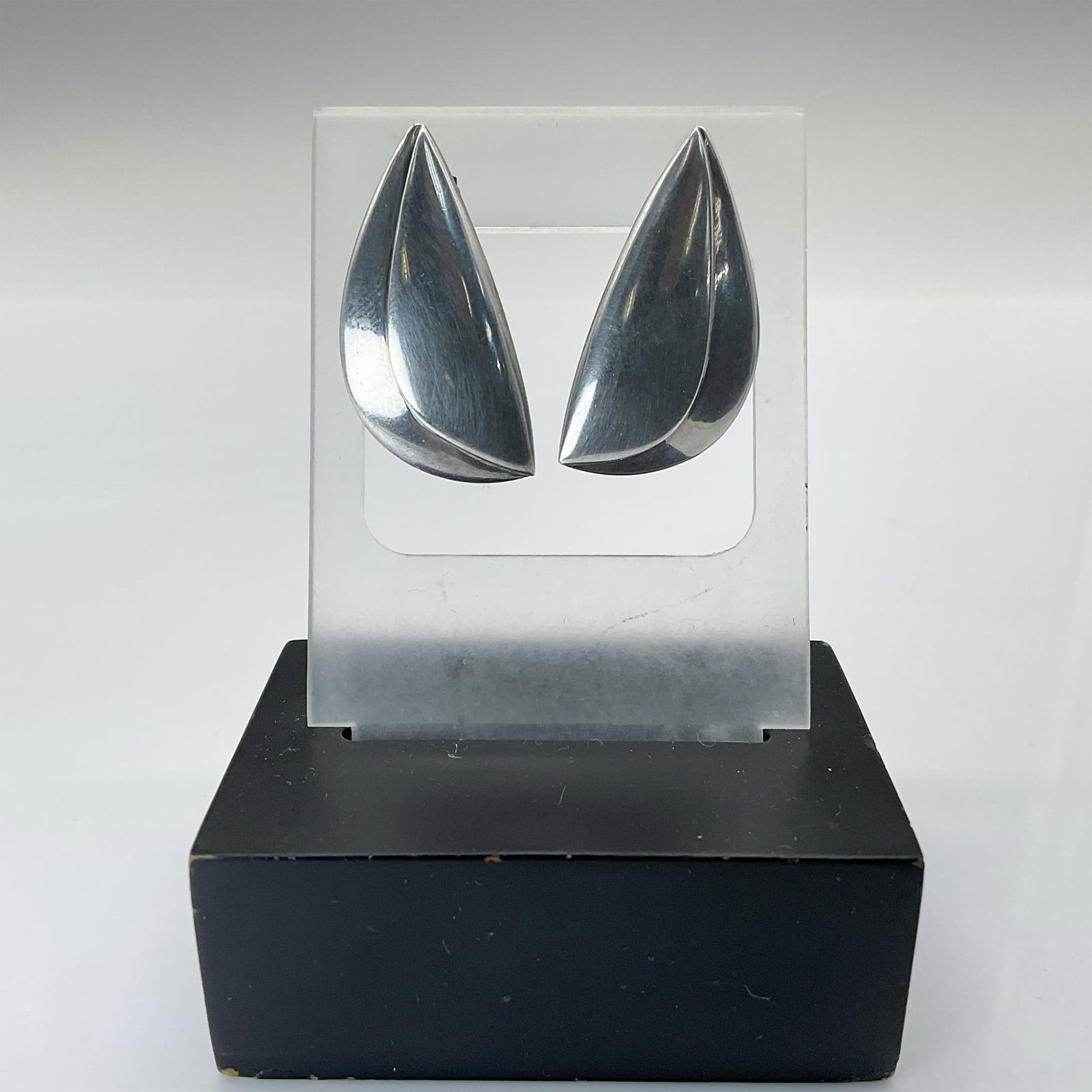 Pair of Martell Sterling Silver Drop Earrings (1 of 3)