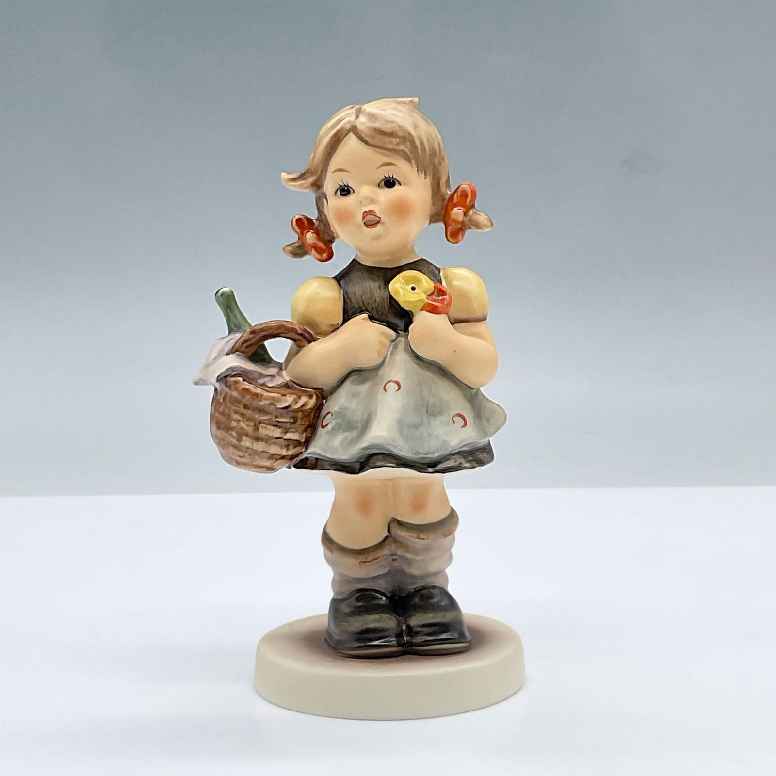 Goebel Hummel Porcelain Figurine, Little Visitor (1 of 4)