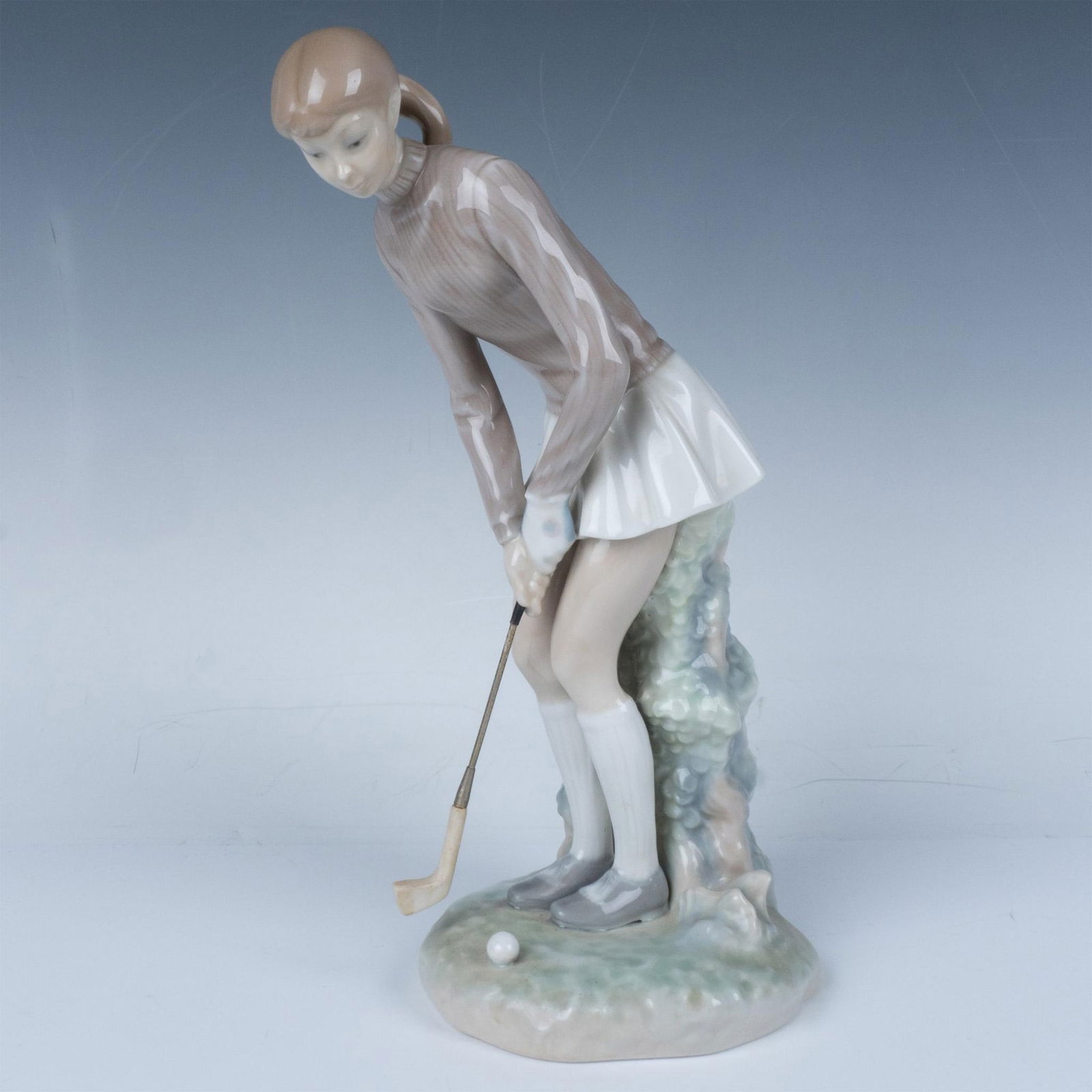 Lady Golfer 1014851 - Lladro Porcelain Figurine (1 of 5)