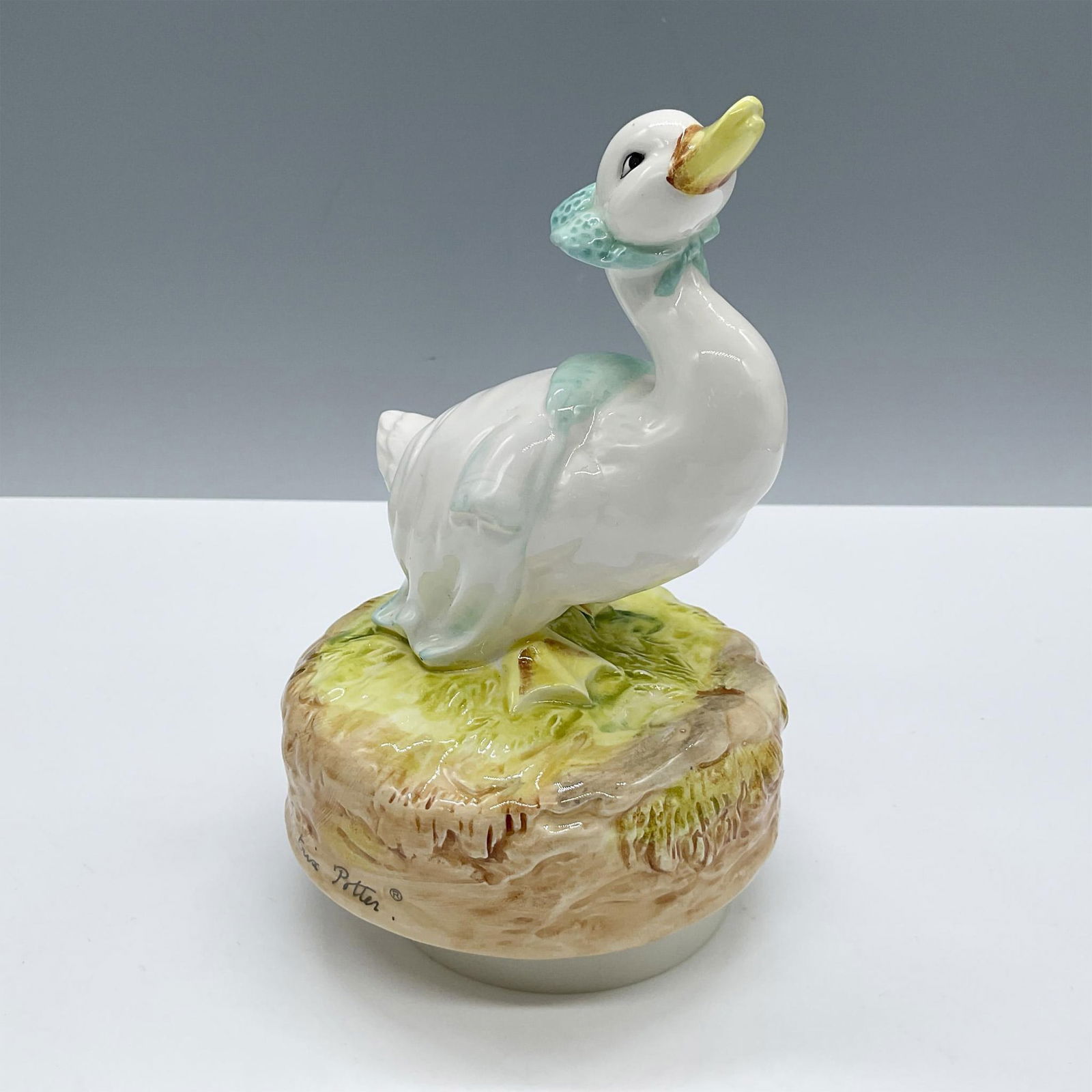 Schmid Beatrix Potter Music Box, Rebeccah Puddle-Duck (1 of 6)