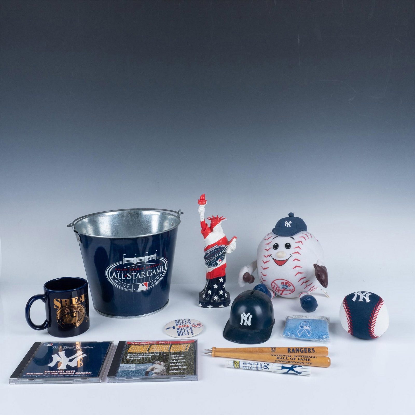 30+pc New York Yankees Memorabilia Grouping (1 of 12)