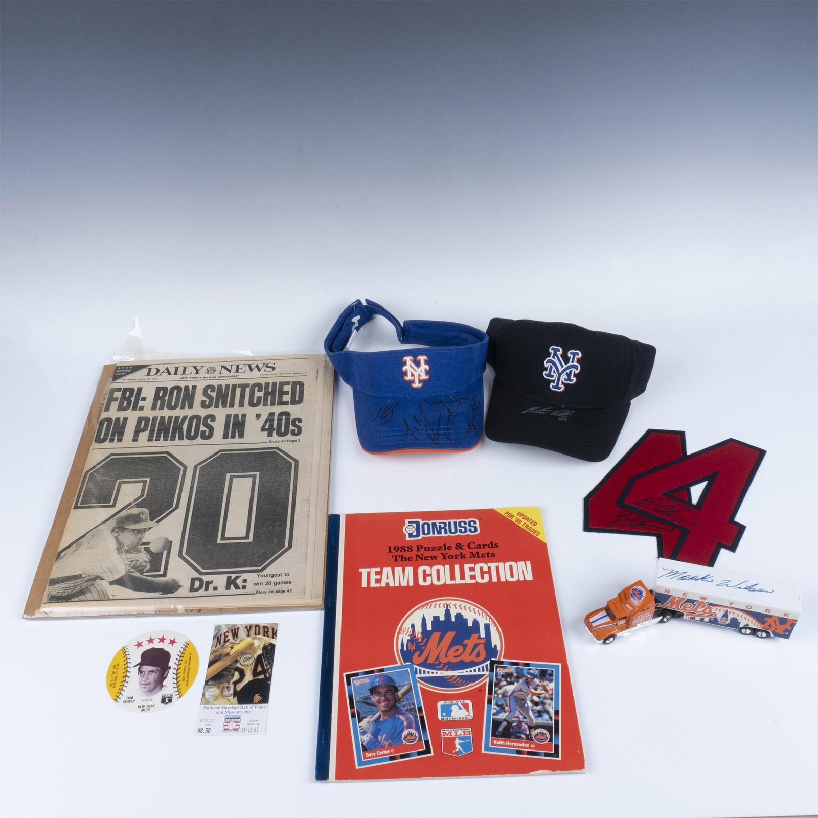 8pc New York Mets Memorabilia Grouping (1 of 9)