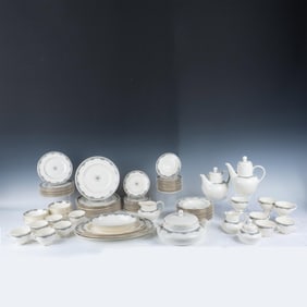 95pc Royal Doulton Bone China Service for 12, Albany H5121