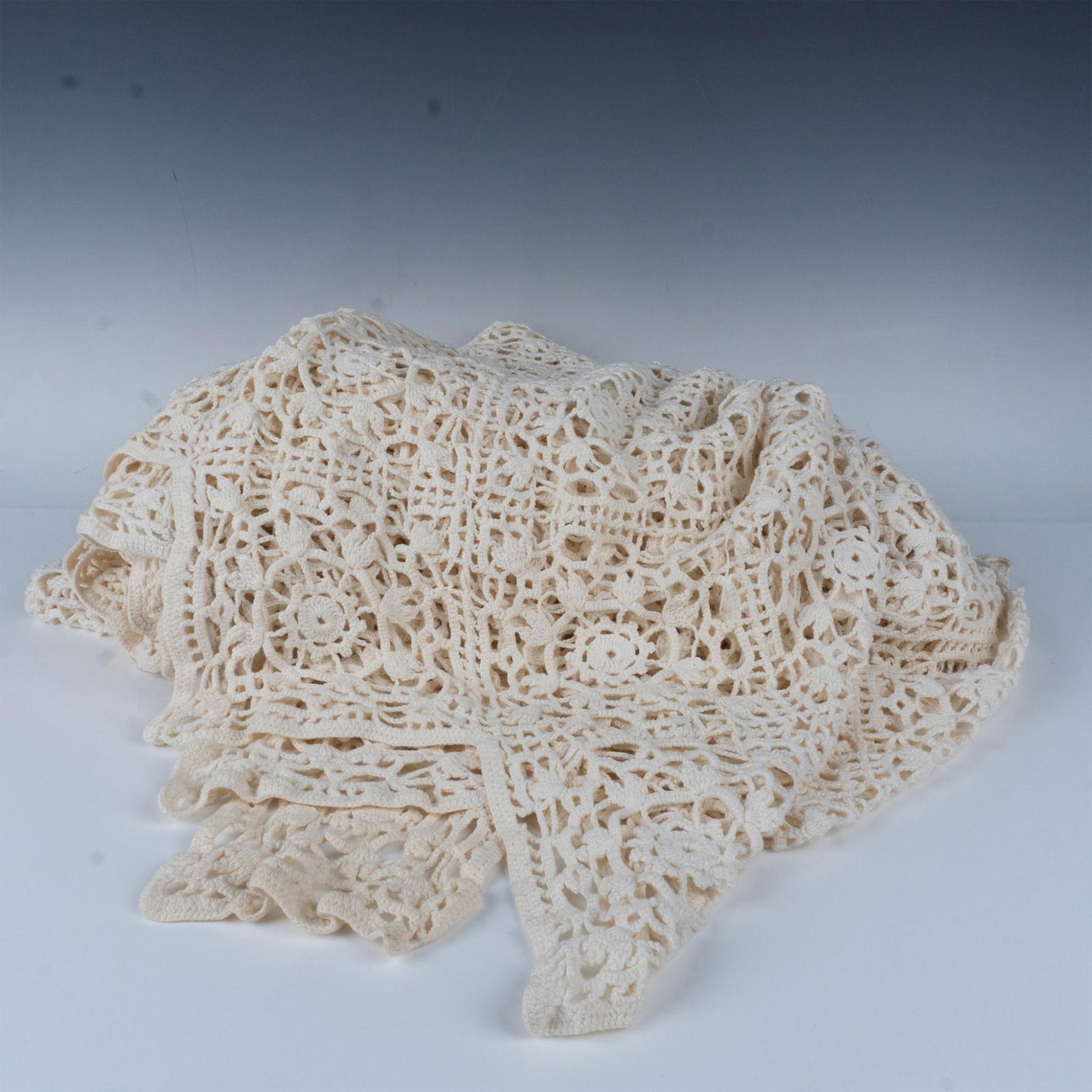 Vintage Hand Crochet Bedspread, Full or Double (1 of 3)