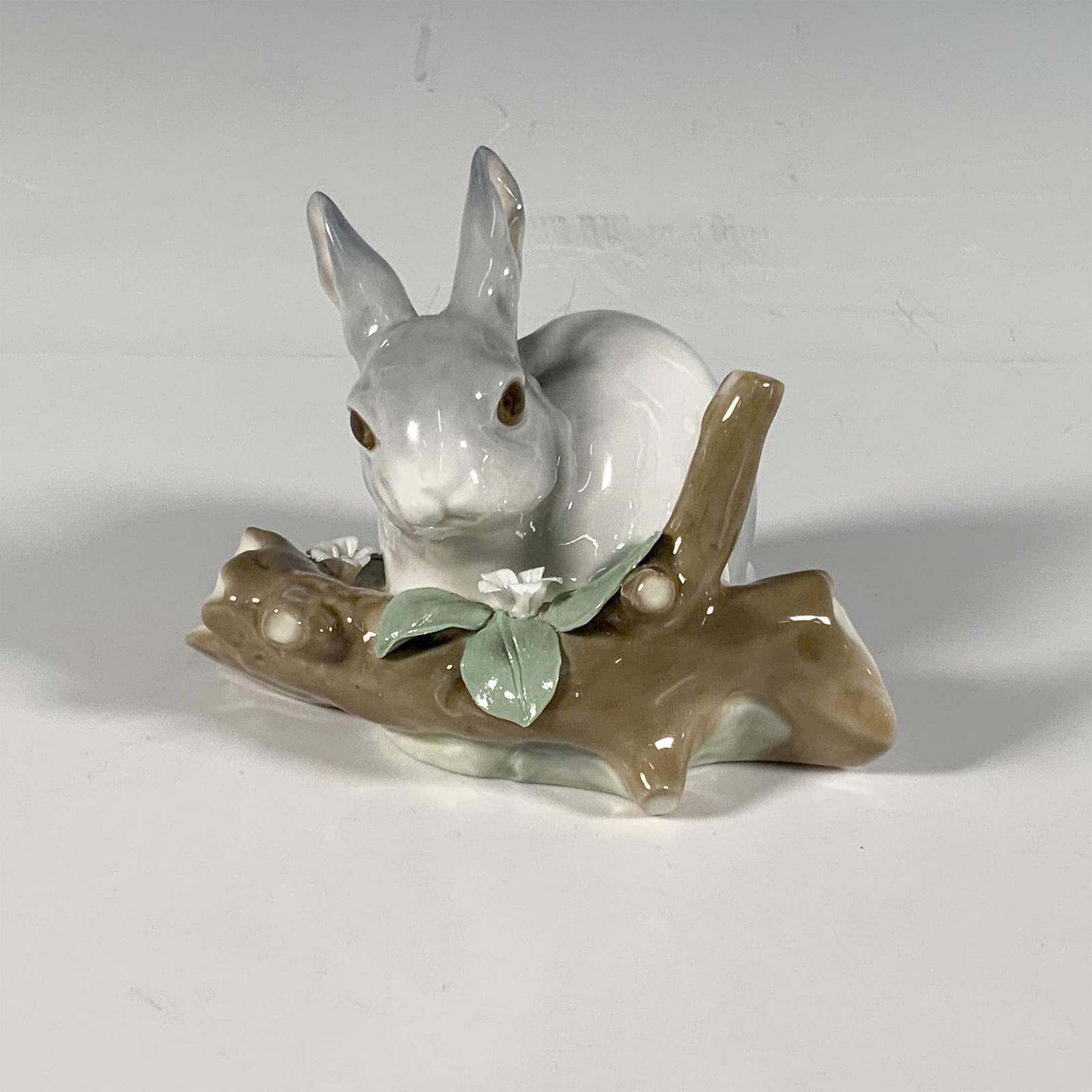 Rabbit Eating - Lladro Porcelain Figurine (1 of 3)