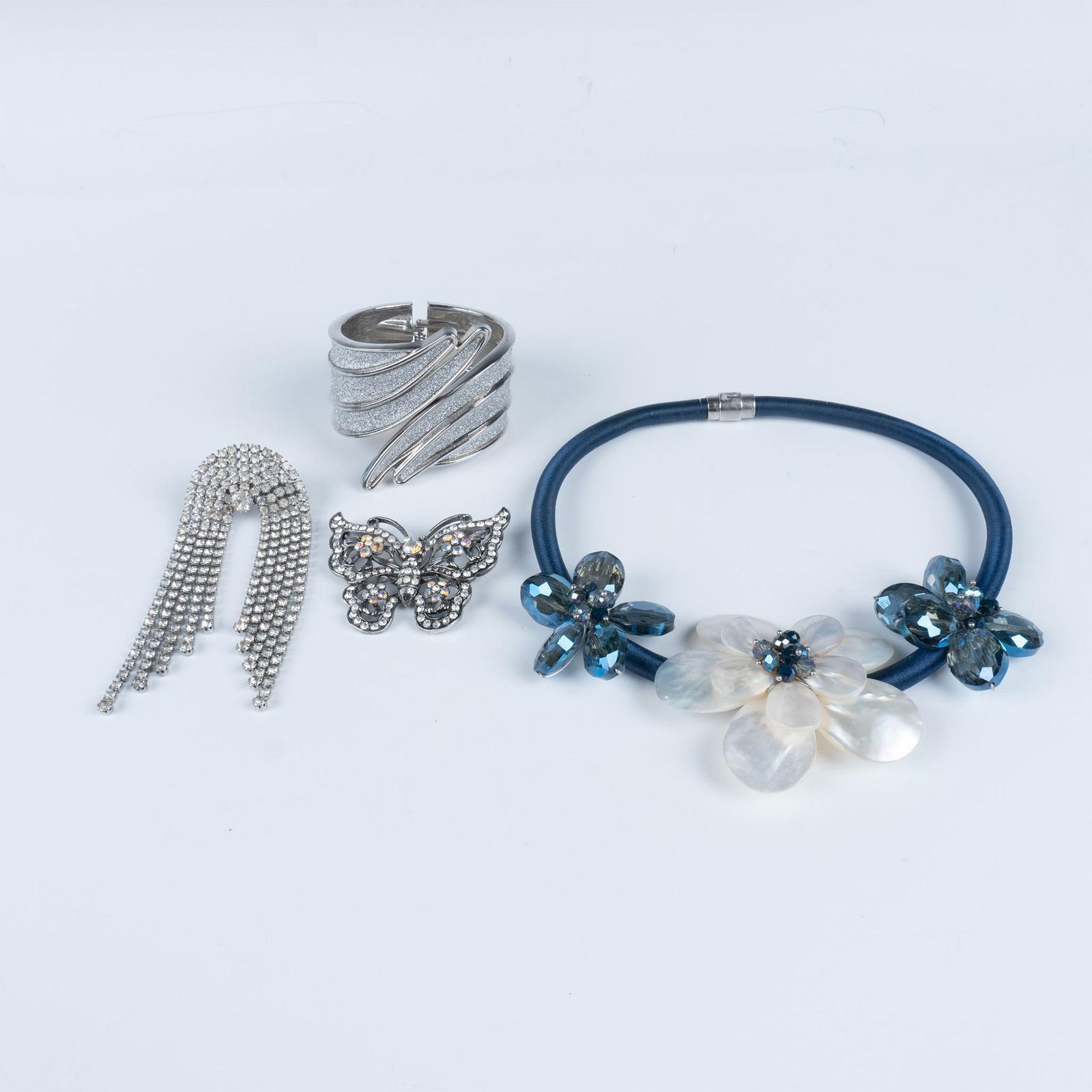 4pc Vintage Statement Necklace, Hair Clip and Cuff Bracelet (1 of 8)