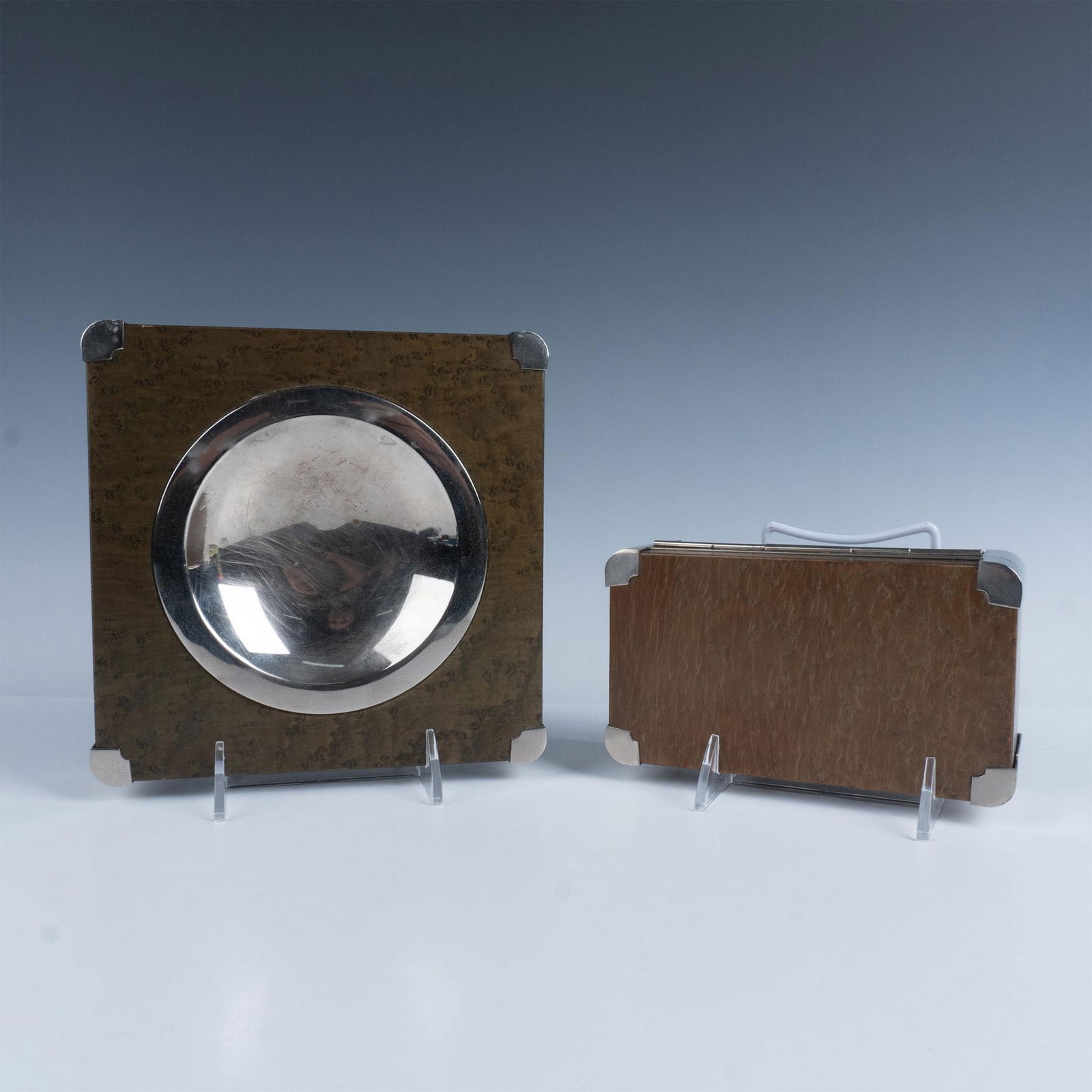 Tommaso Barbi, Set of Burlwood Vide-Poche/Ashtray & Box: Set of two outstandingly elegant Mid-Century Modern vide-poche/ashtray and box by Italian designer Tommaso Barbi. Both vide poche and box are made with burlwood featuring pieces of chrome brackets. Th