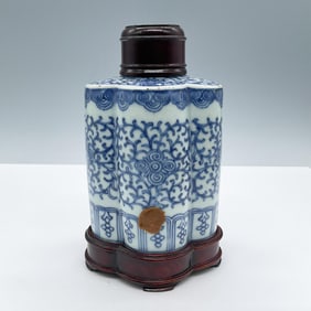 Antique Chinese Qing Dynasty Porcelain Tea Caddy with Base