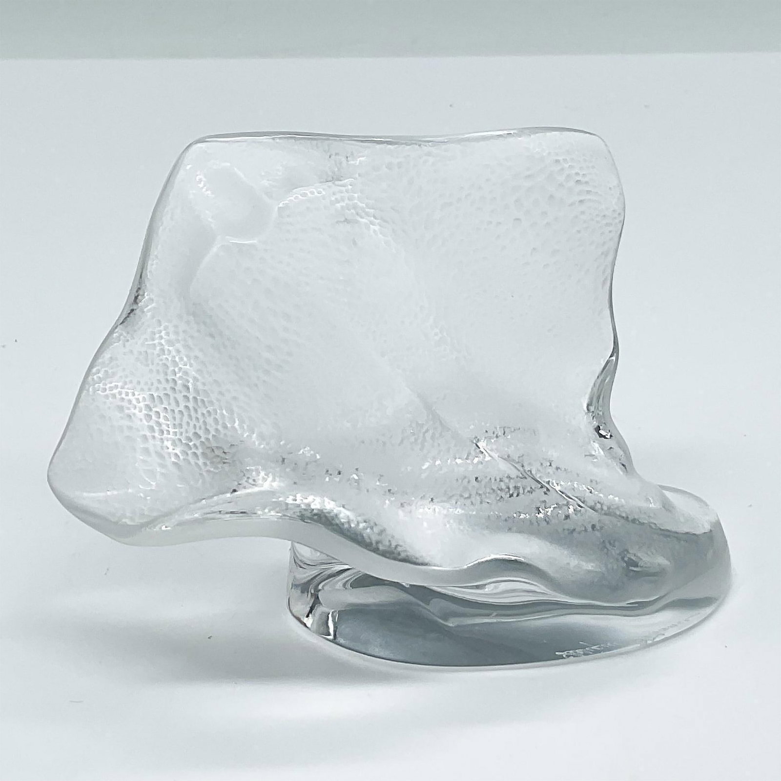 Lalique Crystal Stingray Paperweight: Part of the Crystal Classics this figure has engraved design emphasizing the flow and structure of the piece. Lalique France etched mark. Issued: 20th century Dimensions: 4"L x 2.5"W x 3"H Manufacture